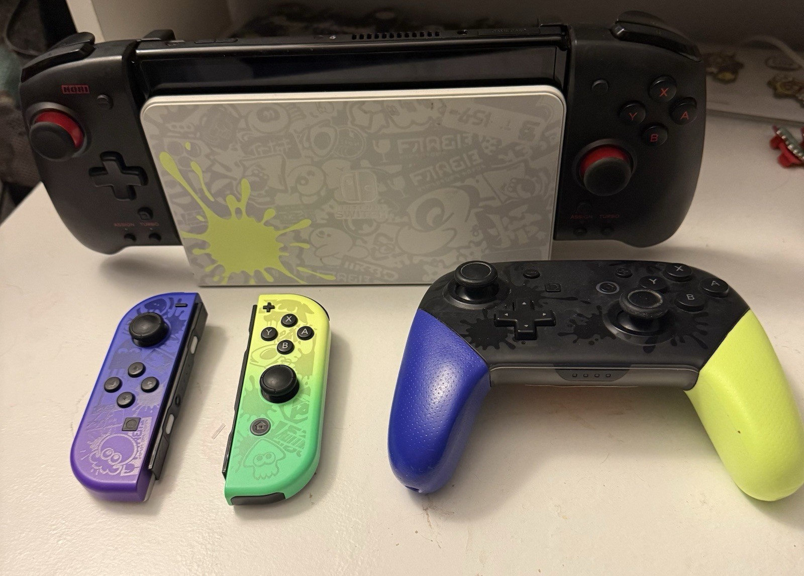 Nintendo Switch OLED Splatoon 3 Edition + Bag & Ergonomic Joycons