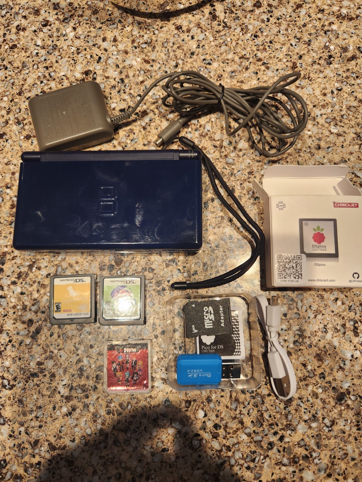 Nintendo DS Lite Blue With 2 Games And 2 SD Cards With Games