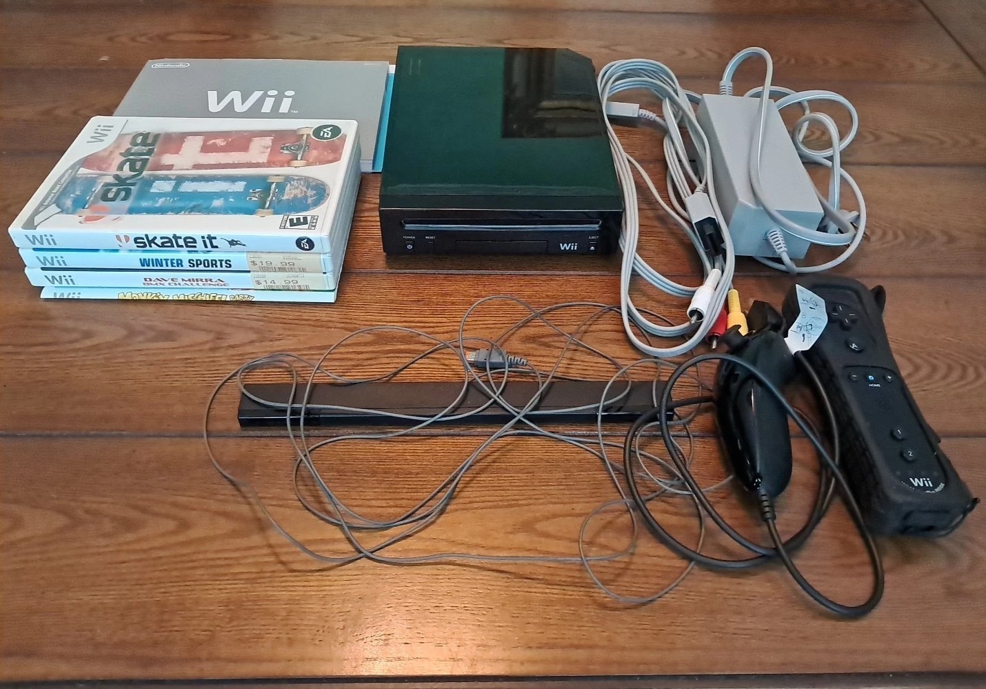 Nintendo Wii Console Black Bundle With 4 Games & One Controller + Nunchcuck