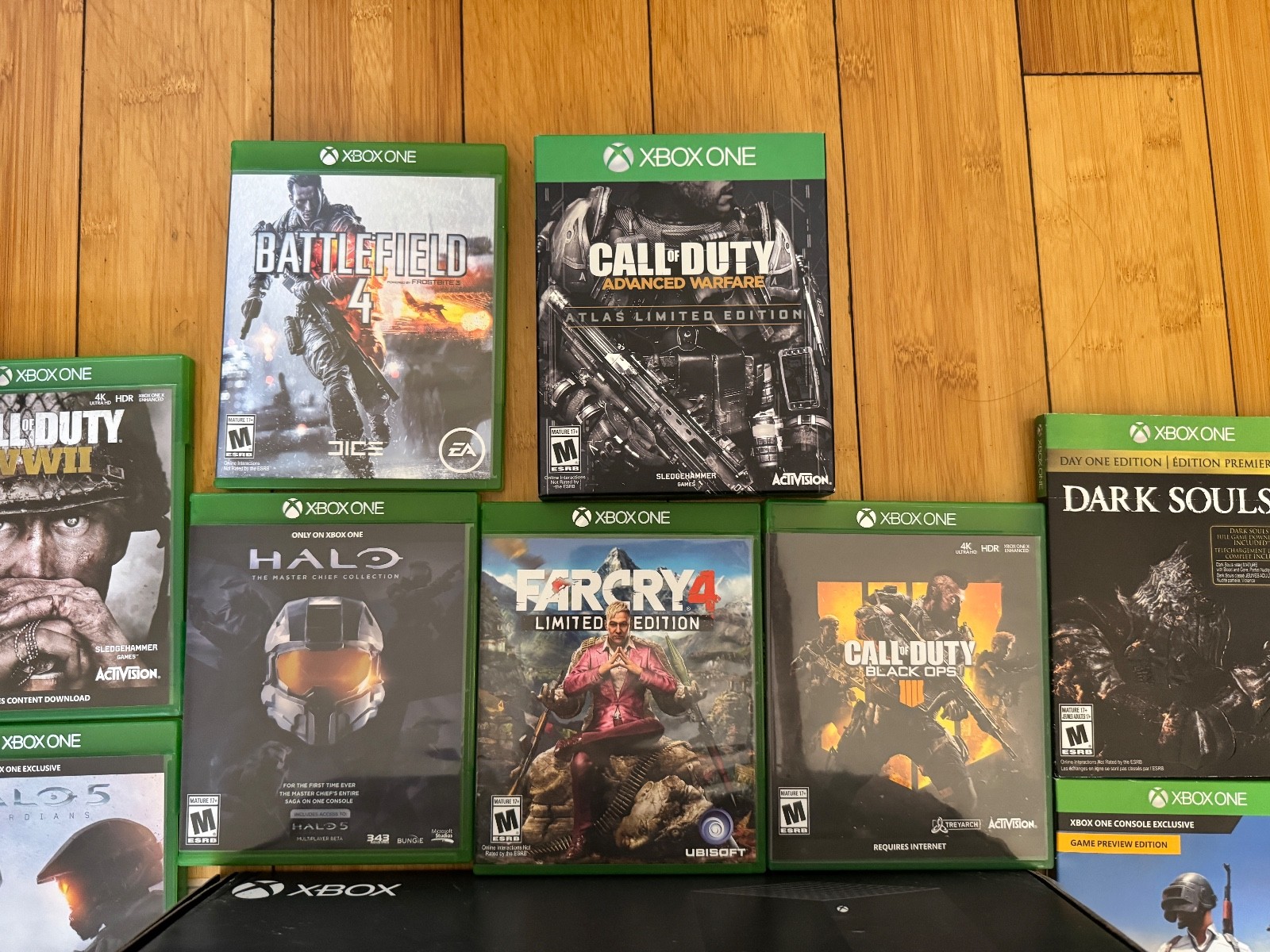 Xbox One Series X + 4 Controllers + 28 Games