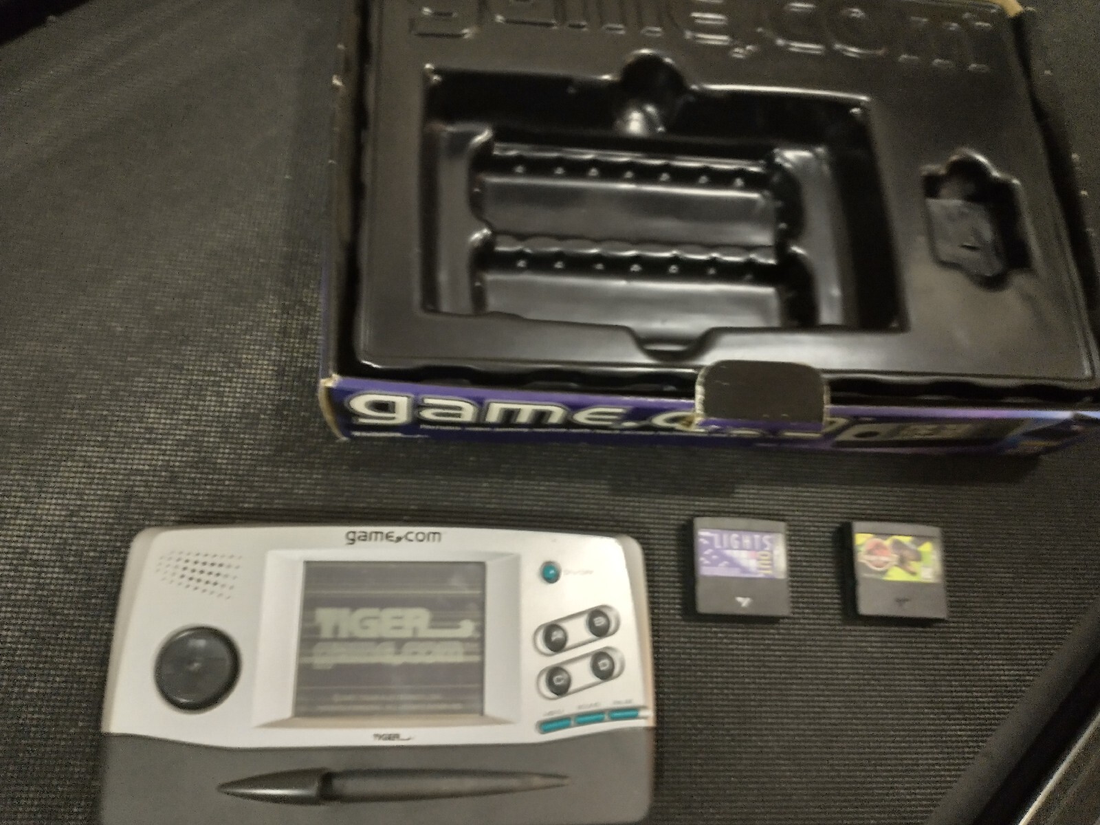 Tiger Game.Com – No Stylus + 2 Games – Jurassic Park + Lights Out – PARTS ONLY !