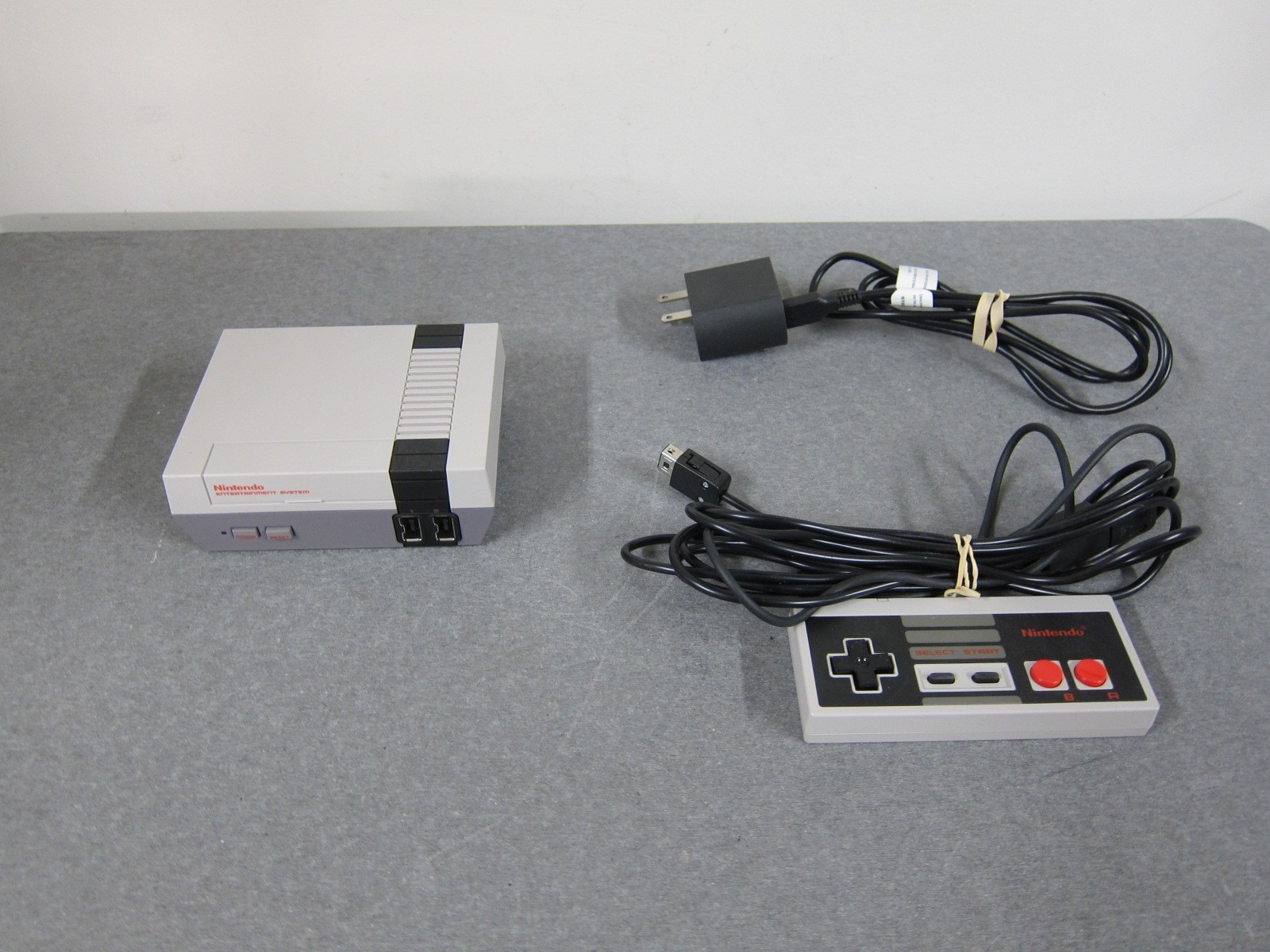 Nintendo NES Classic Mini Console CLV-001 w/ Controller & Power Adapter