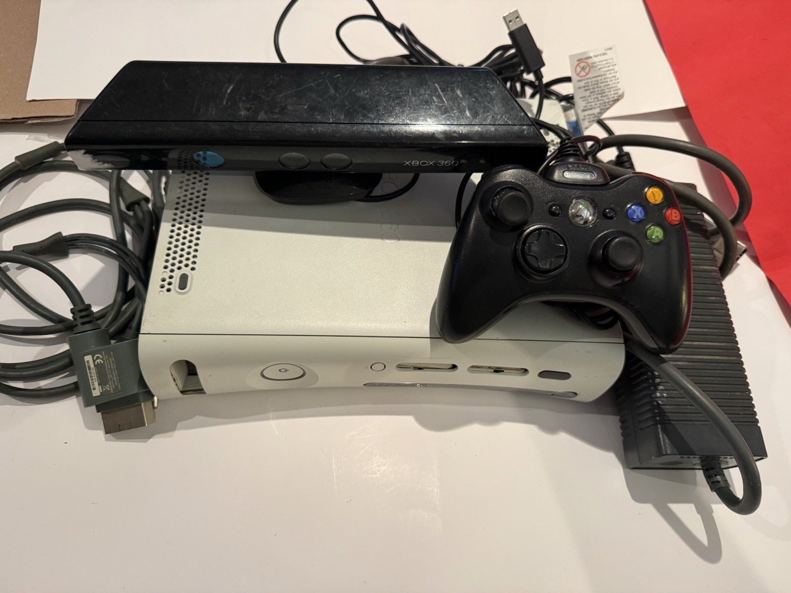 Microsoft Xbox 360 Console Bundle Kinect Sensor 1414 Wired Controller