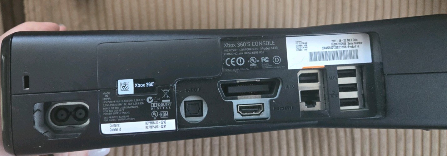 XBOX 360 W/1 Wired Controller, Plug/cables and 2 Games