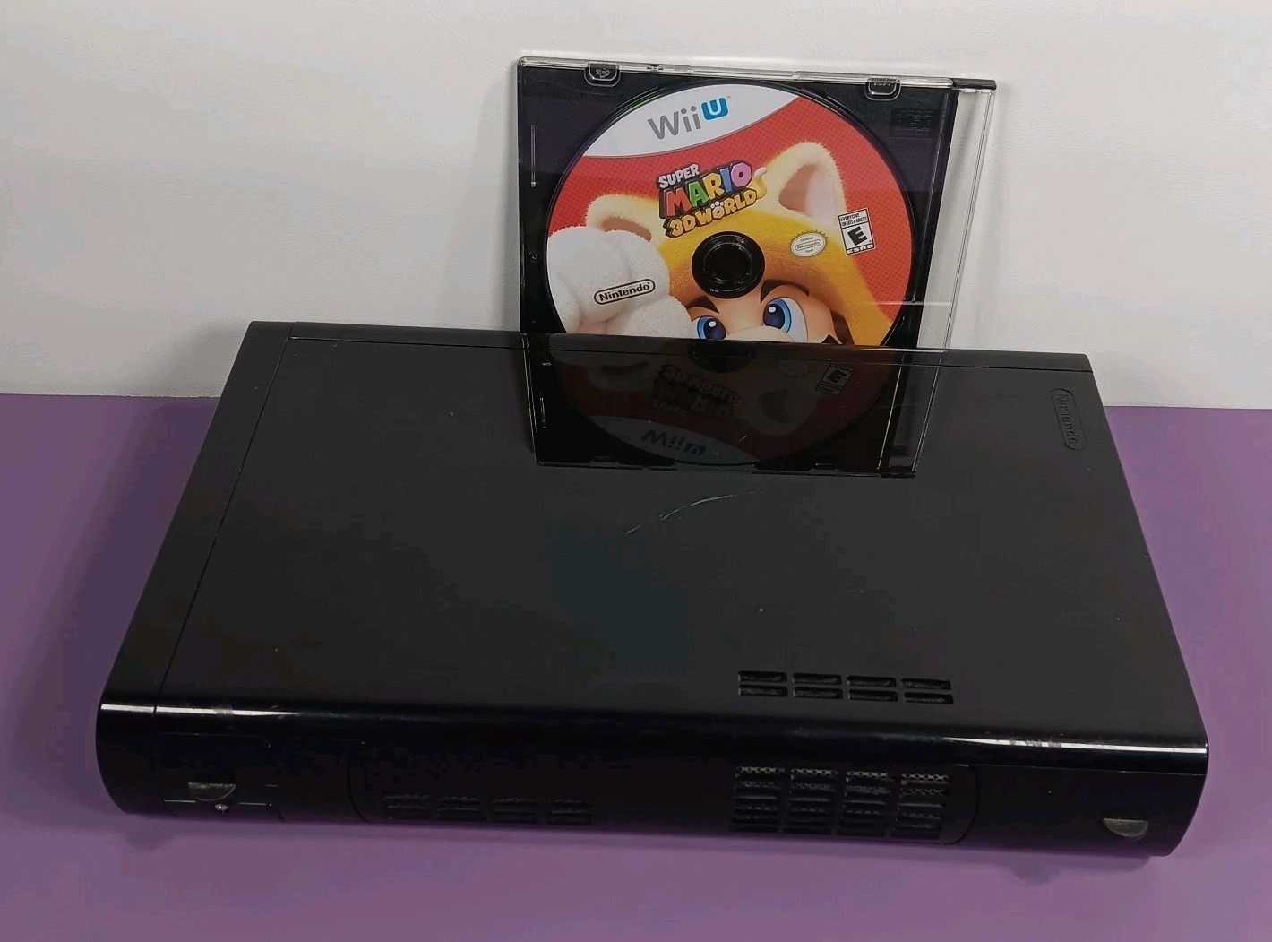 Nintendo Wii U WUP-101(02) 32GB – Black CONSOLE & DISC ONLY Super Mario 3d World
