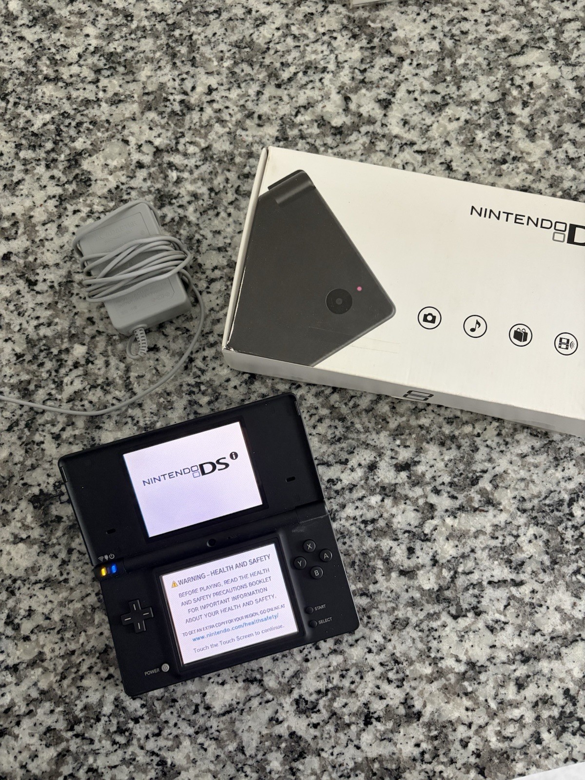 Nintendo DSi Matte Black Handheld Console System TWL-001 Complete in Box CIB