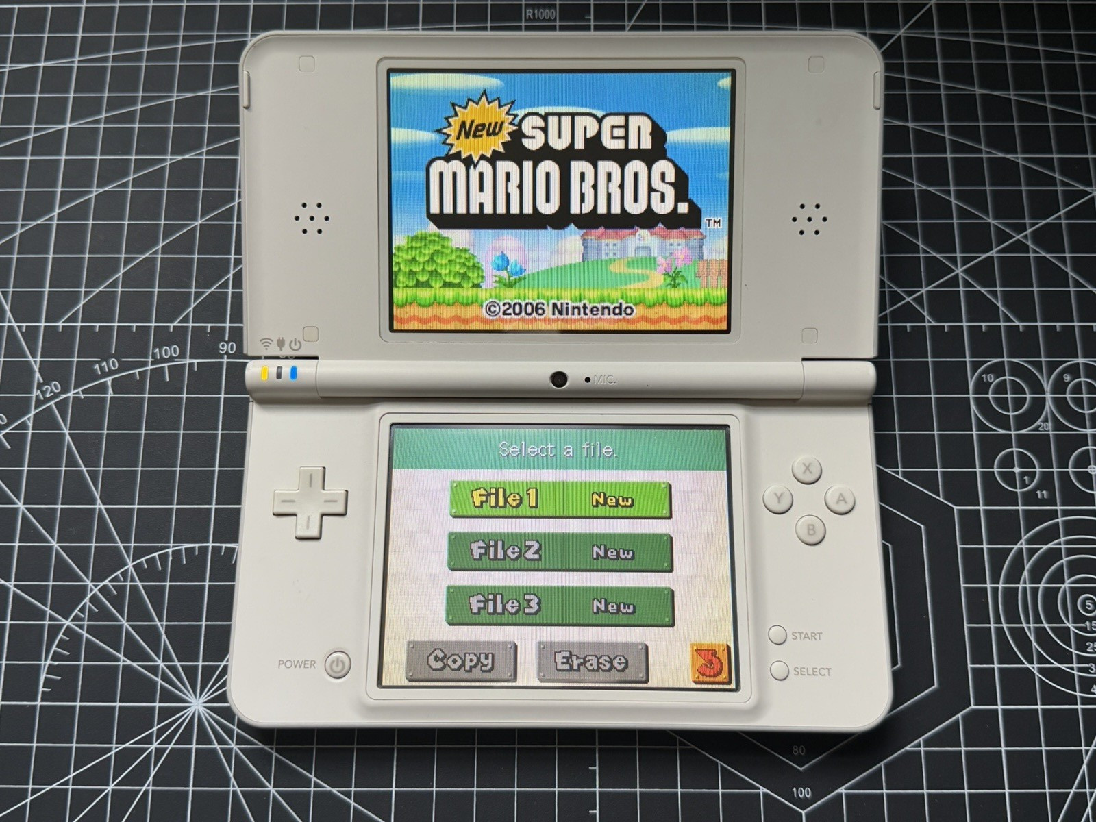 Nintendo DSi XL White W/ 2GB SD Card – Run Eng Games 100% Tested *READ DESC