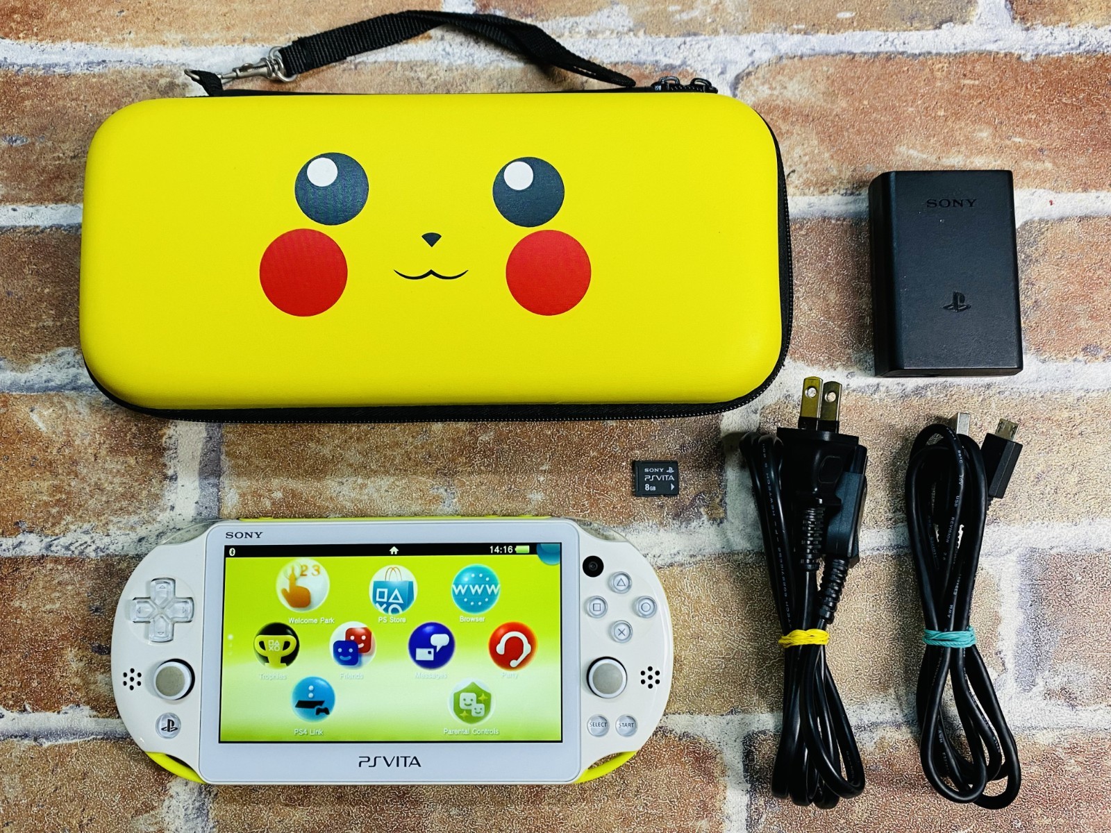 Sony PS Vita Lime Green / White PCH 2000 ZA13 Charger 8GB Mobile Case No.3 DDP