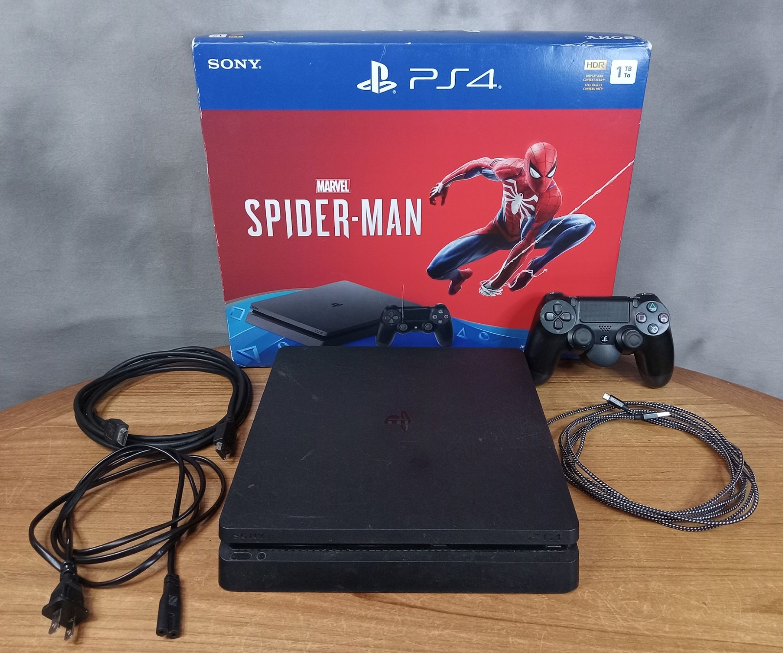 Sony Playstation 4 PS4 Slim 1TB Console CUH-2115B Controller Cords Box READ!