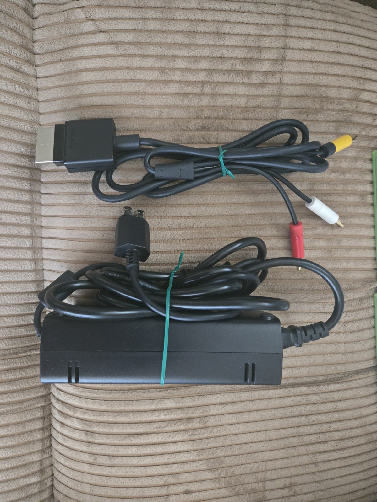 XBOX 360 W/1 Wired Controller, Plug/cables and 2 Games