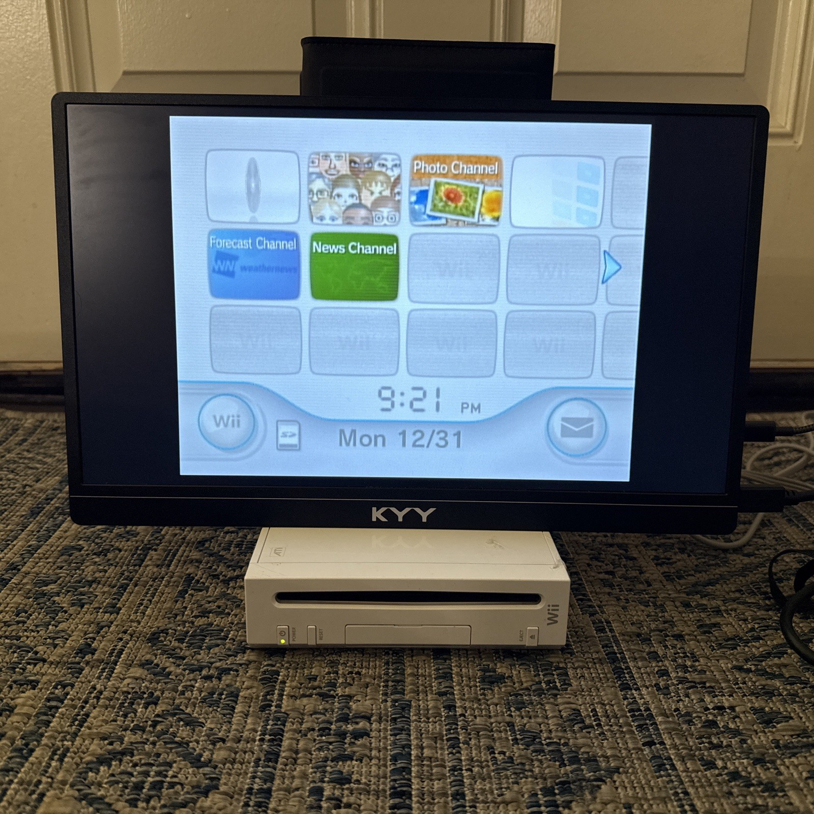 Nintendo Wii Console Only RVL-001 White GameCube Compatible For Parts Or Repair