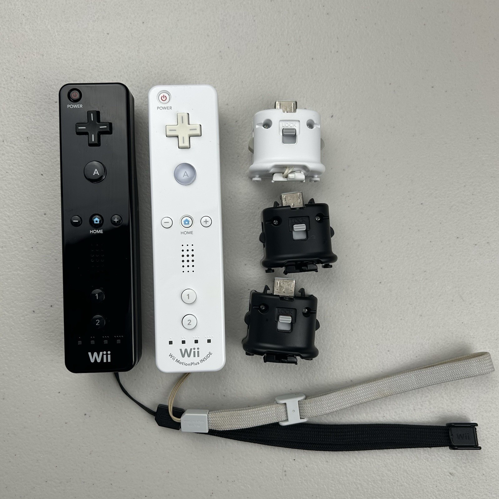 Nintendo Wii Bundle Controllers, Cases,Modern Warfare 3, Zapper Guns,Cables READ