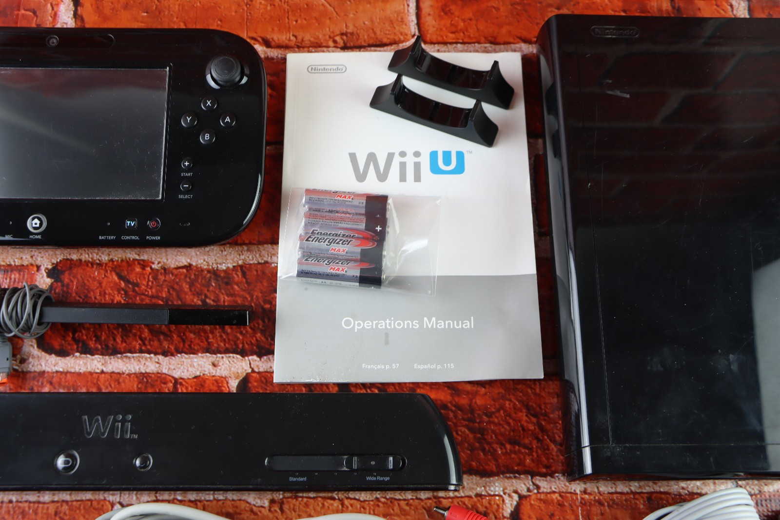 Nintendo Wii U Console Bundle with Game Pad 32GB WUP-101 Bundle WORKING