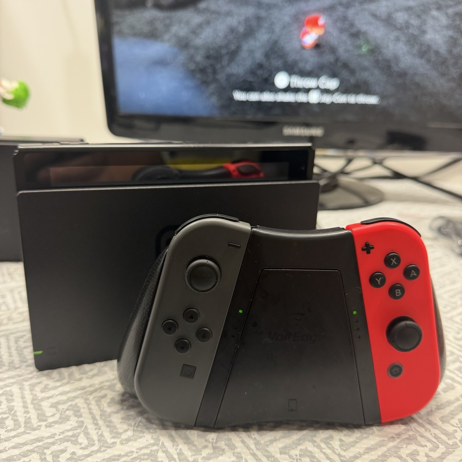 Nintendo Switch V2 Neon Gray/Red Bundle HAC-001(-01) – Case & Accessories READ!