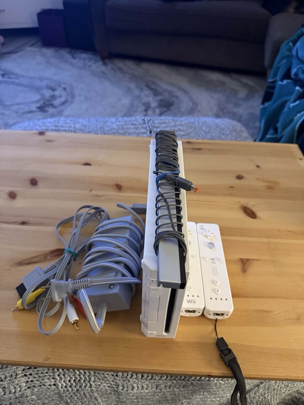 Nintendo Wii Console comes with 2 remotes, accessories and cables!