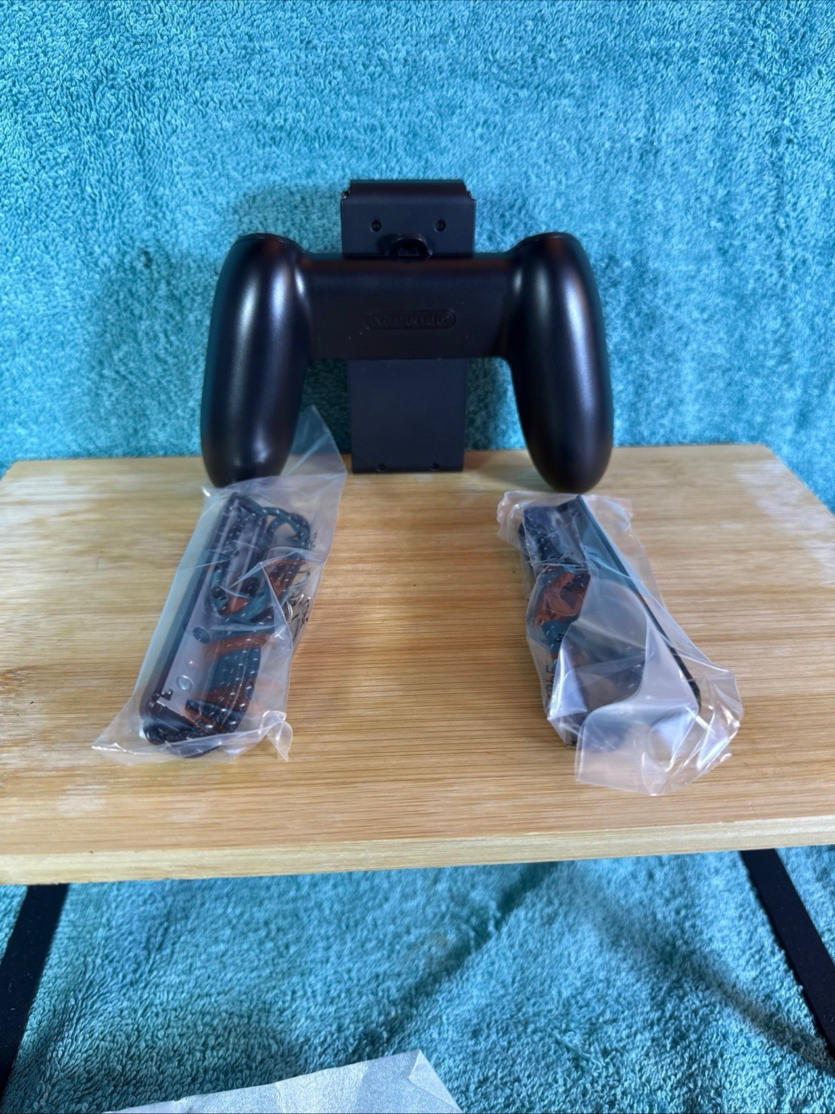 OFFICIAL Nintendo Switch Box & Joy Con Charging Grip & Left & Right Wrist Straps