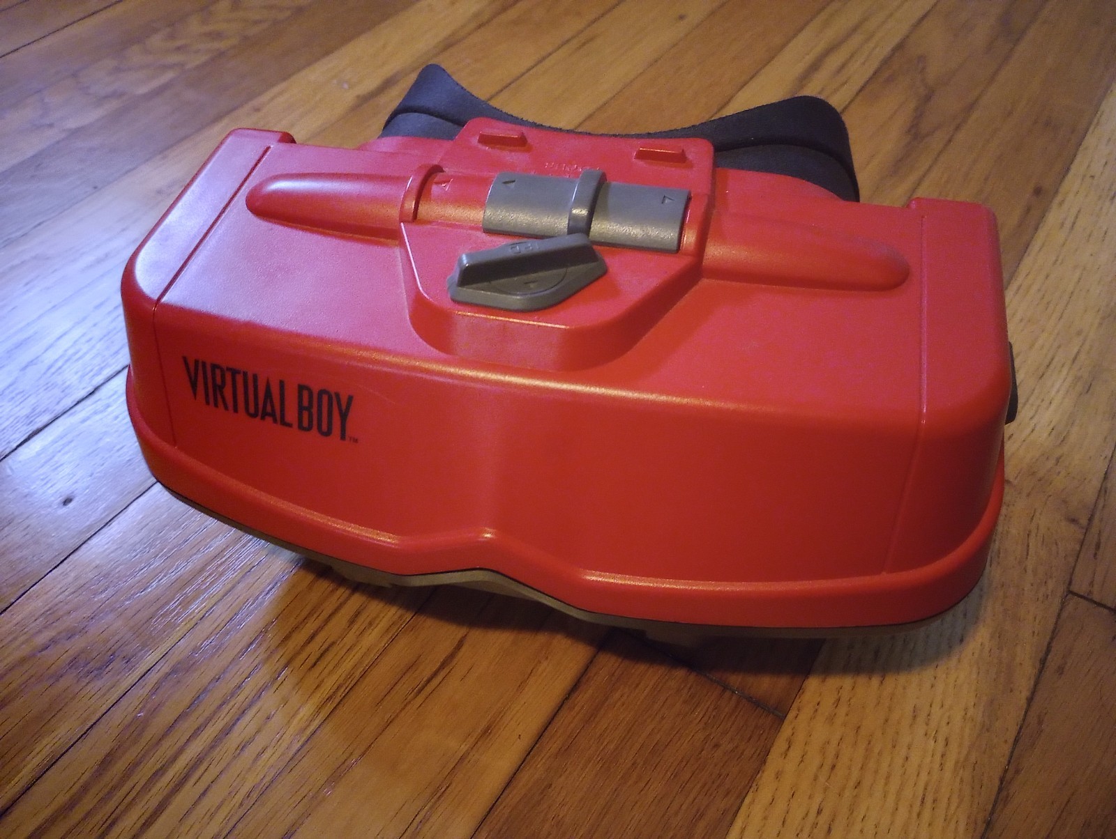 1995 NINTENDO VIRTUAL BOY CONSOLE VUE003 | Powers On / No Display