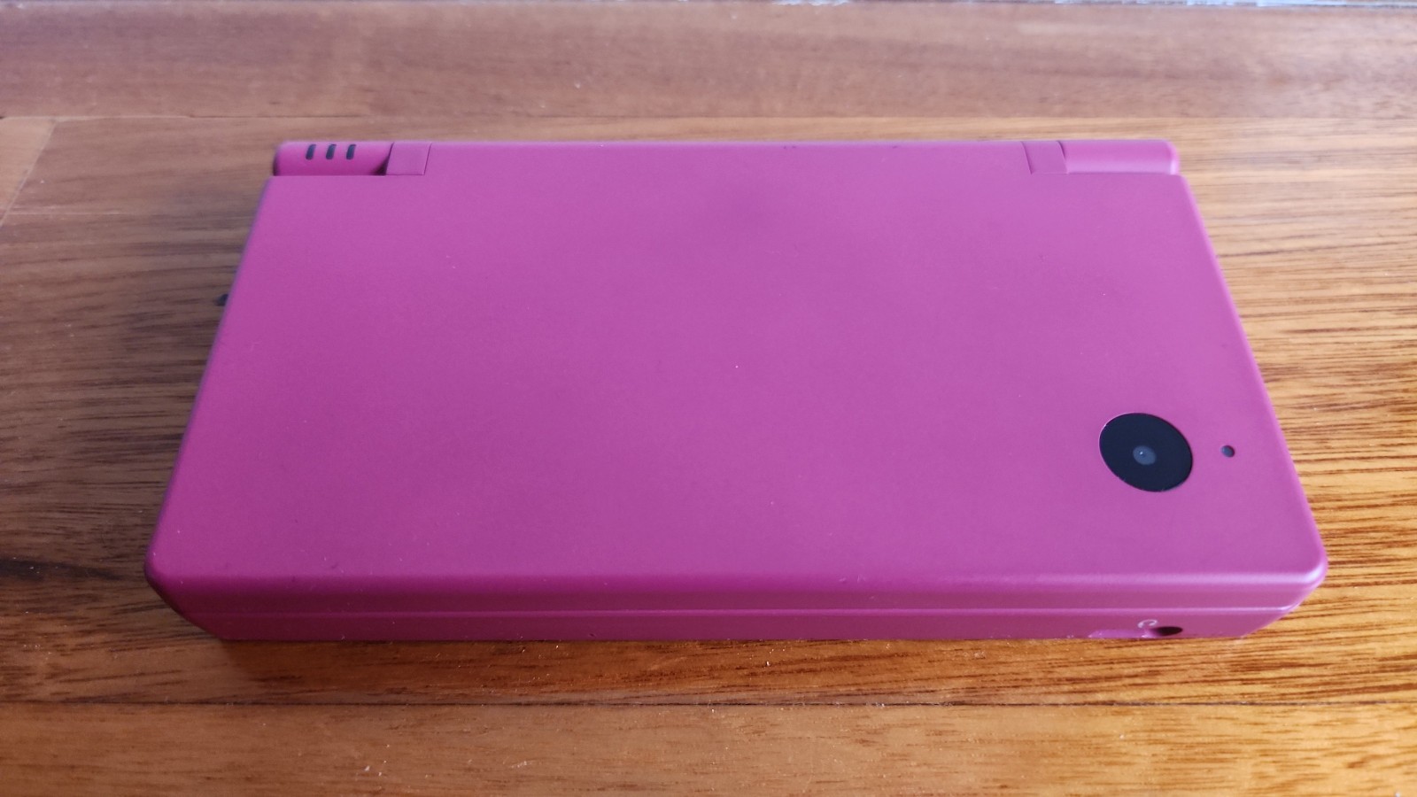 Nintendo DSi Pink inc. charging cable and SD card – Australian release