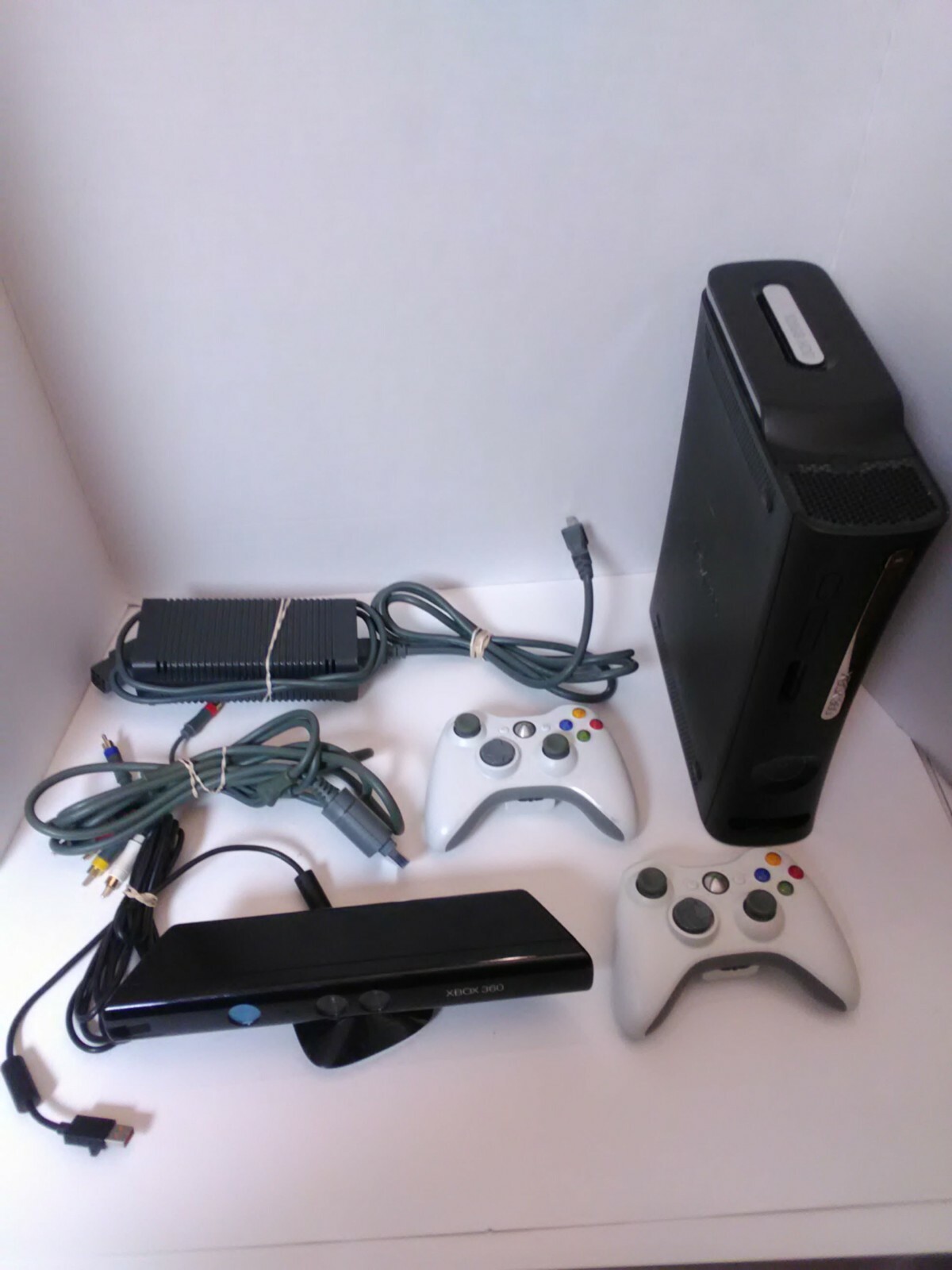 120 GB XBOX 360 Console w/ 2 Controllers, Kinect Bar, Cords & 53 Games – TESTED