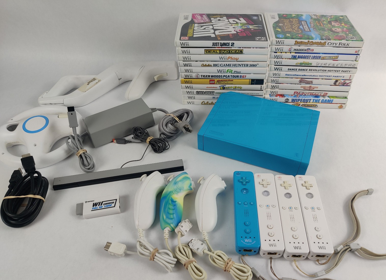 Nintendo Wii Blue RVL-101 Bundle 22 Games 4 Wiimotes HDMI Converter Tested