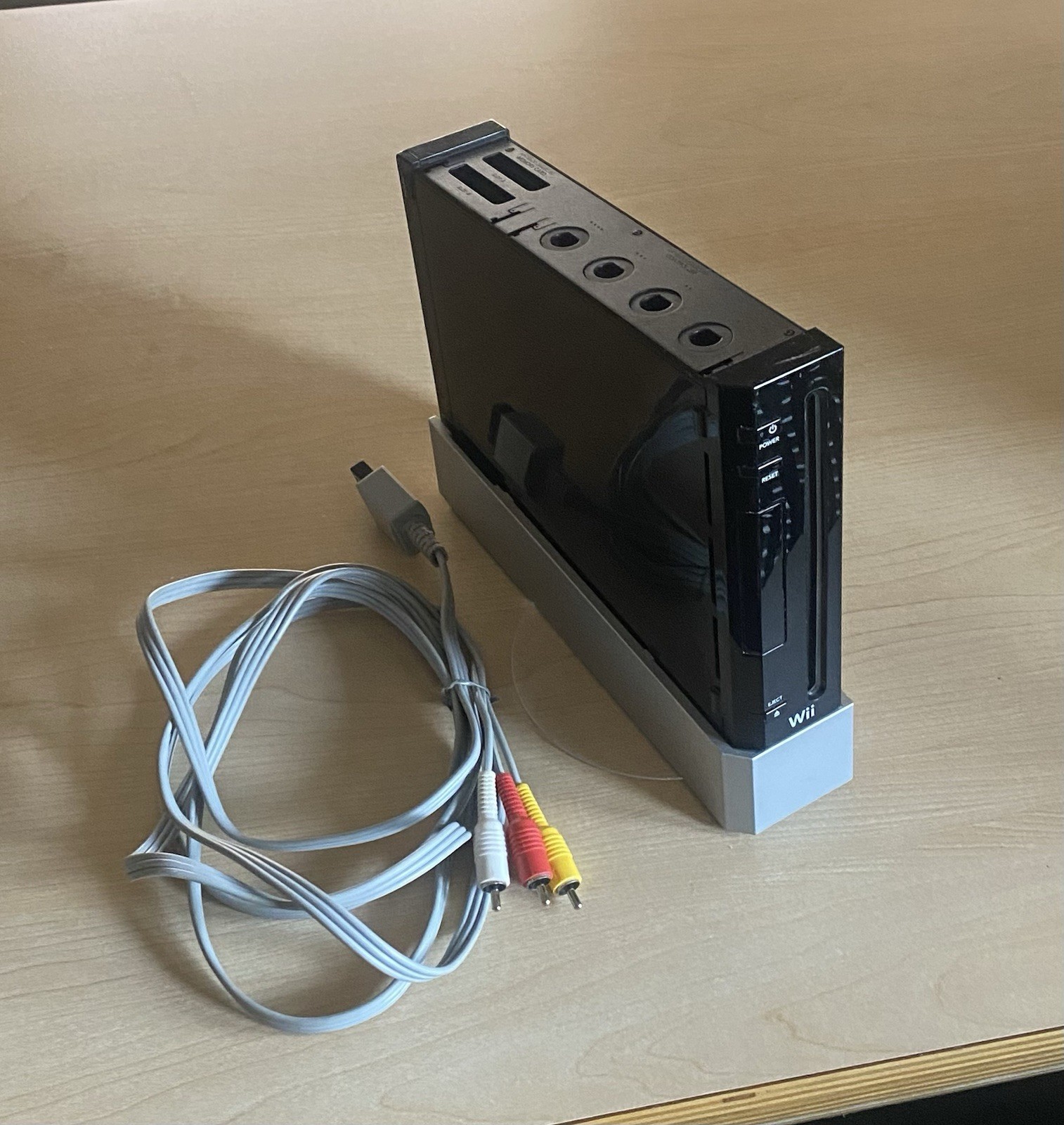 Nintendo Wii Black Console Model 001 with Stand and Composite RCA AV Cable