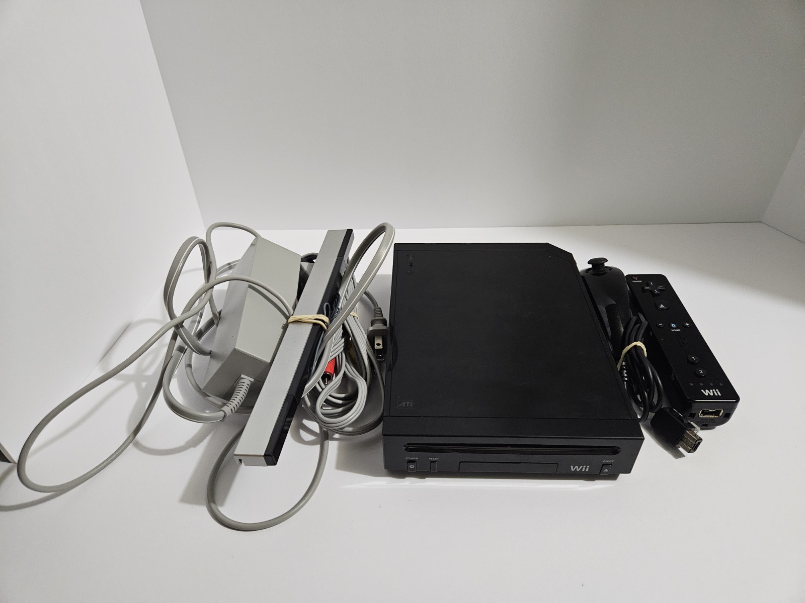 Nintendo Wii Family Edition 512MB – Black With Accesories