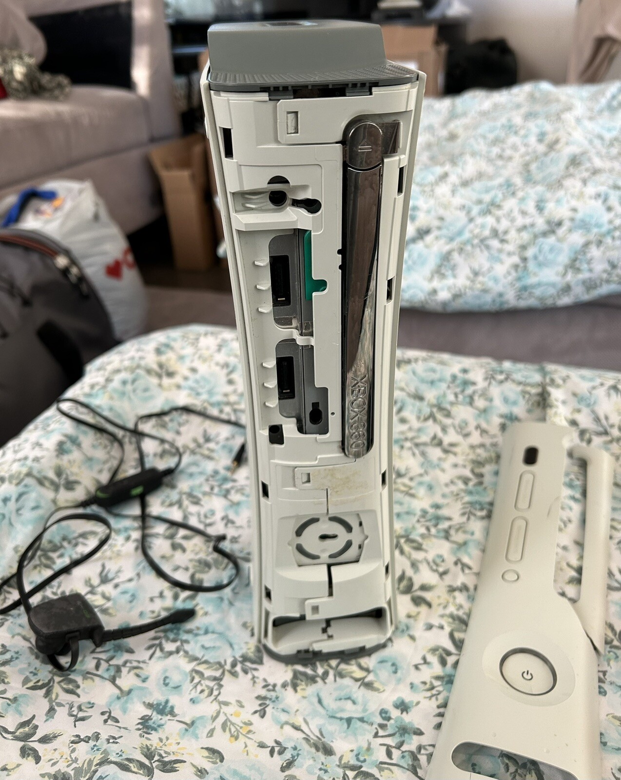 Microsoft Xbox 360 Pro System Bundle 60GB White Console (Untested) *Read Descrip