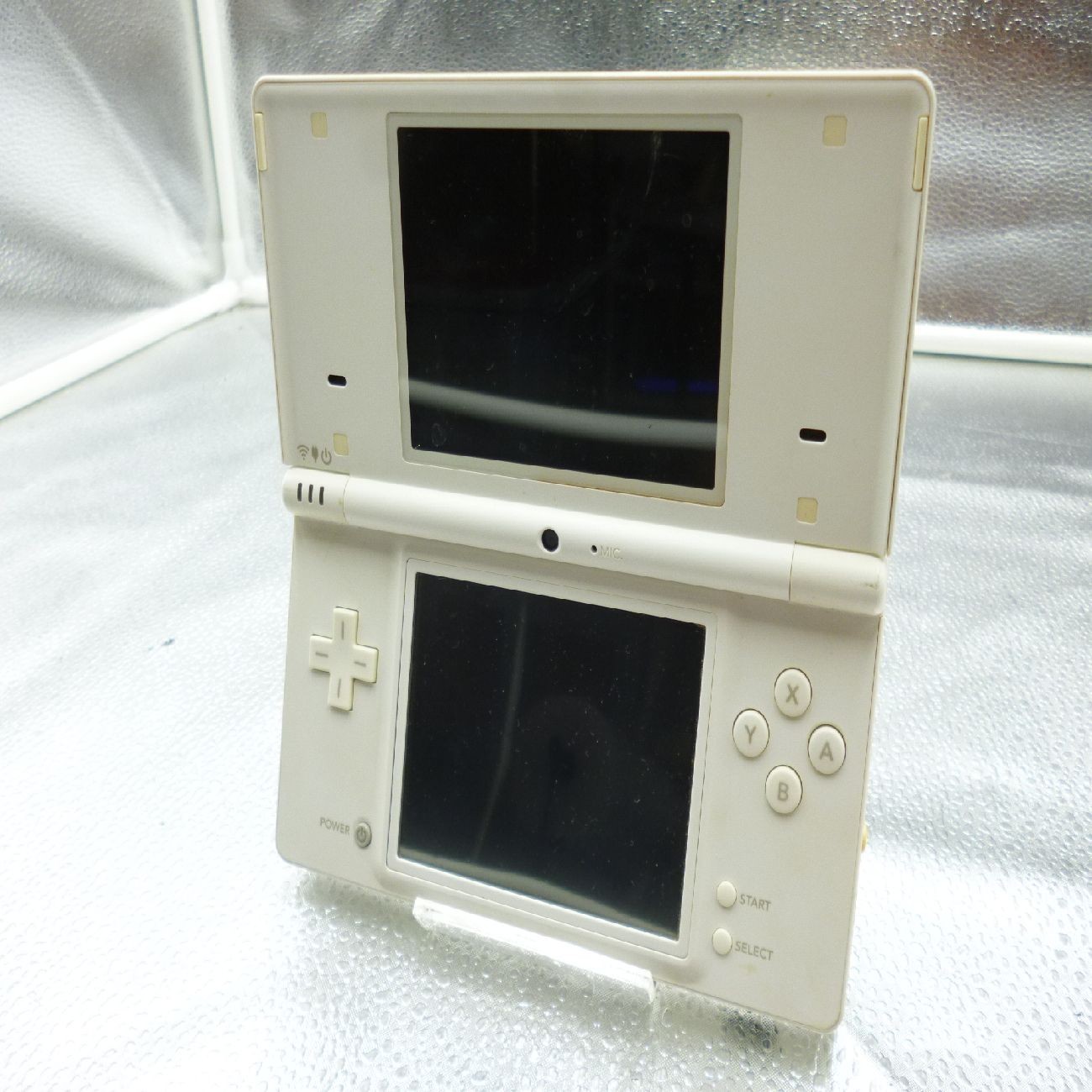 Nintendo DSi Game Console White TWL-001 charger 2 game software E20260114002