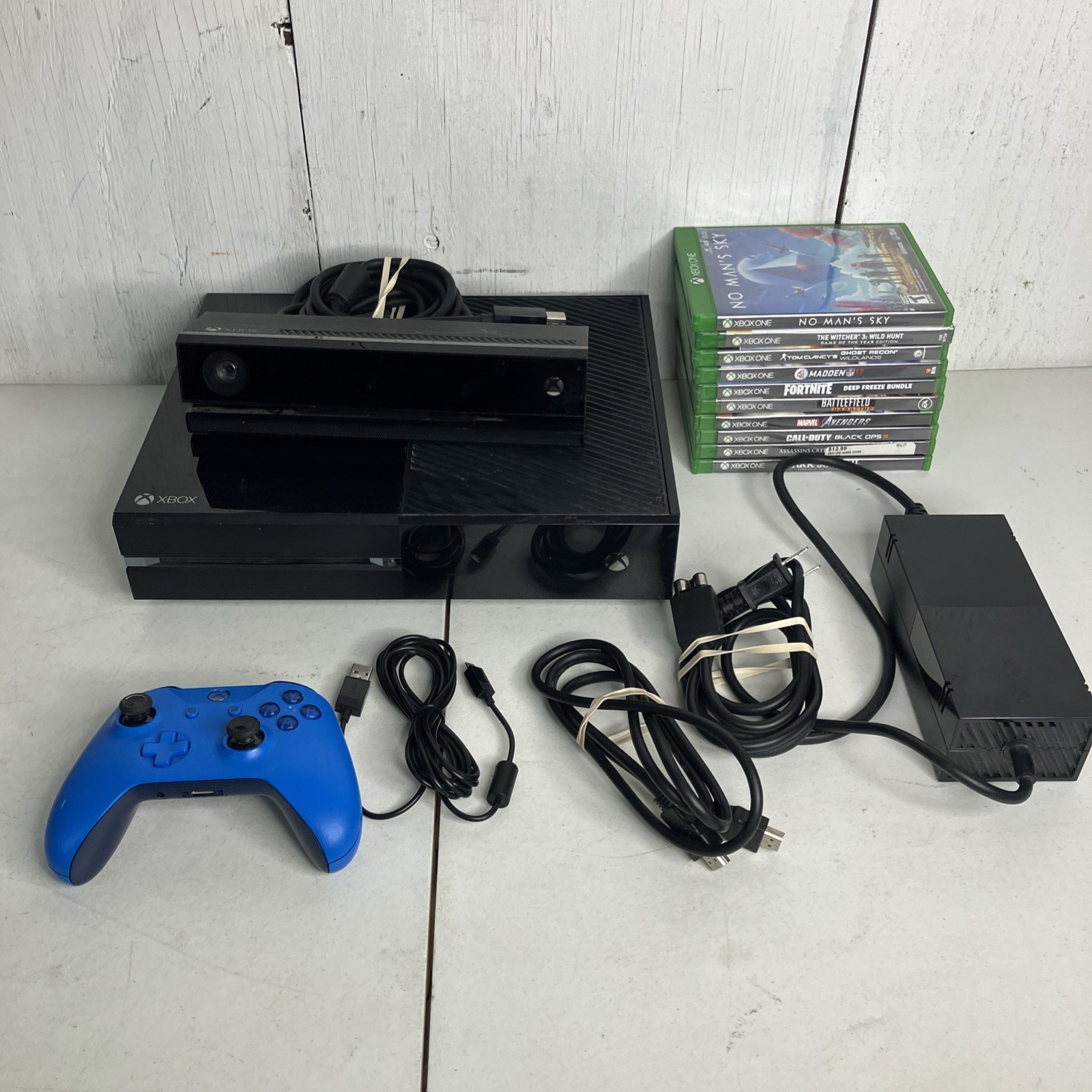 Microsoft XBOX ONE 1540 Console Bundle 500GB Black Kinect 10 Games Call of Duty