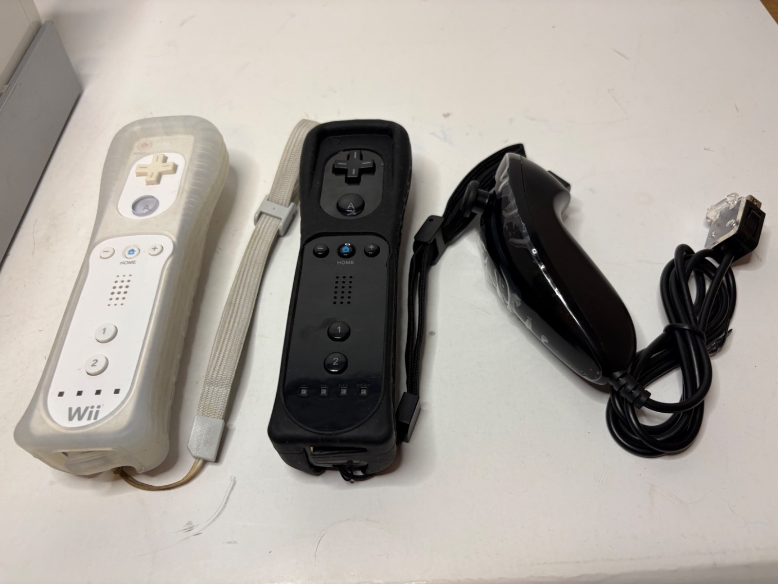 Nintendo Wii System Bundle (White) – 2 Remotes, 1 Nunchucks & Wheels – No Cords