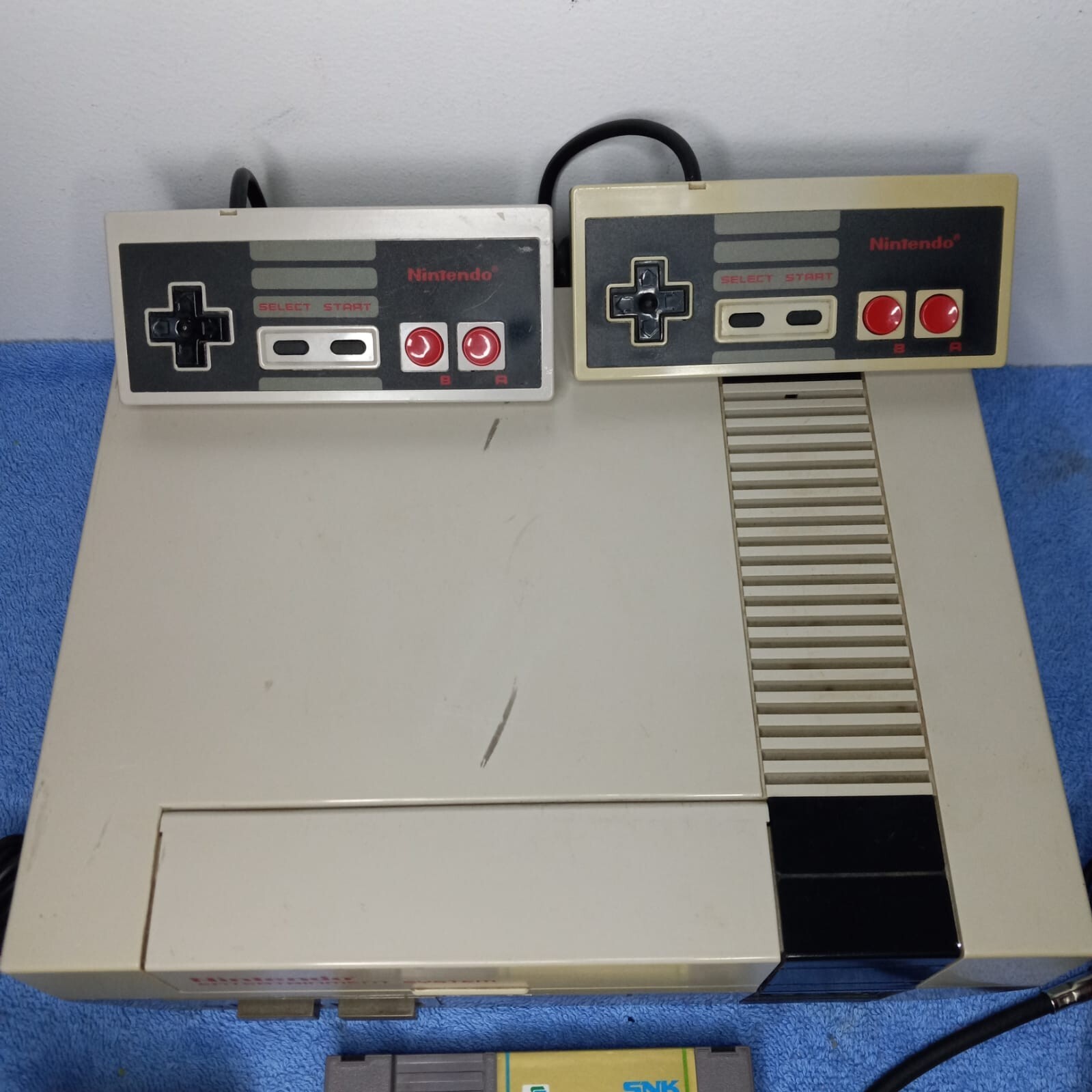 Nintendo NES Action Set Home Console – White/Gray + 2 Controllers + Golf Game