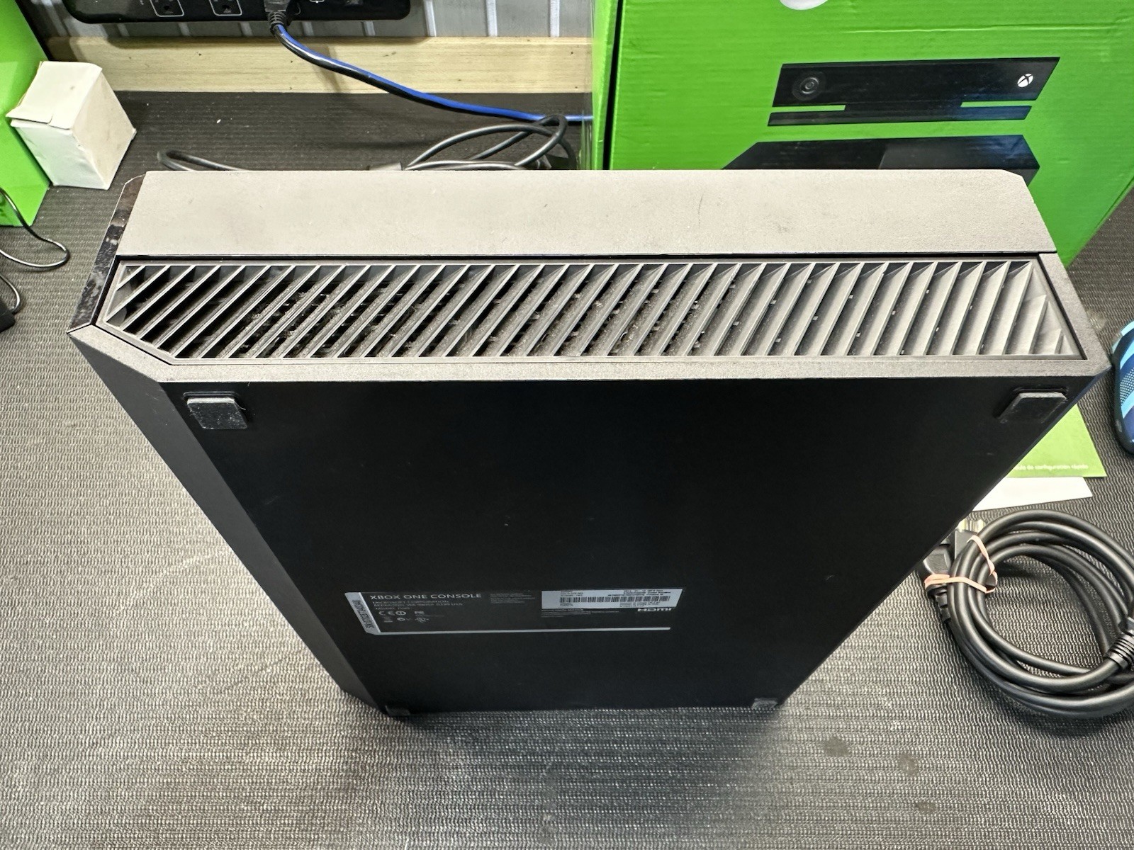 Microsoft Xbox One Intern Signature 2014 500gb Kinect Wireless Control RARE Ed!