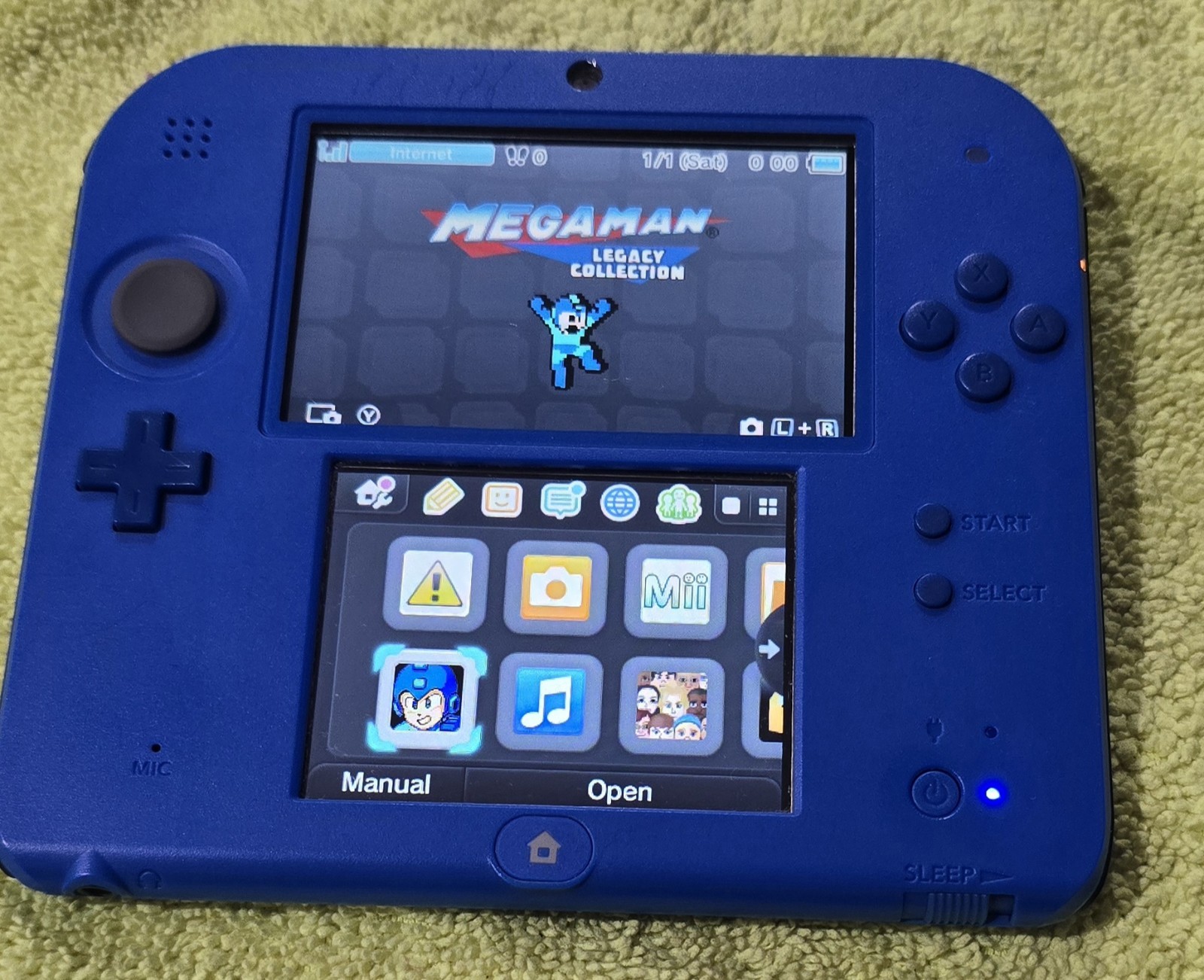 Nintendo 2DS Handheld Console Electric Blue SD card and pen included!