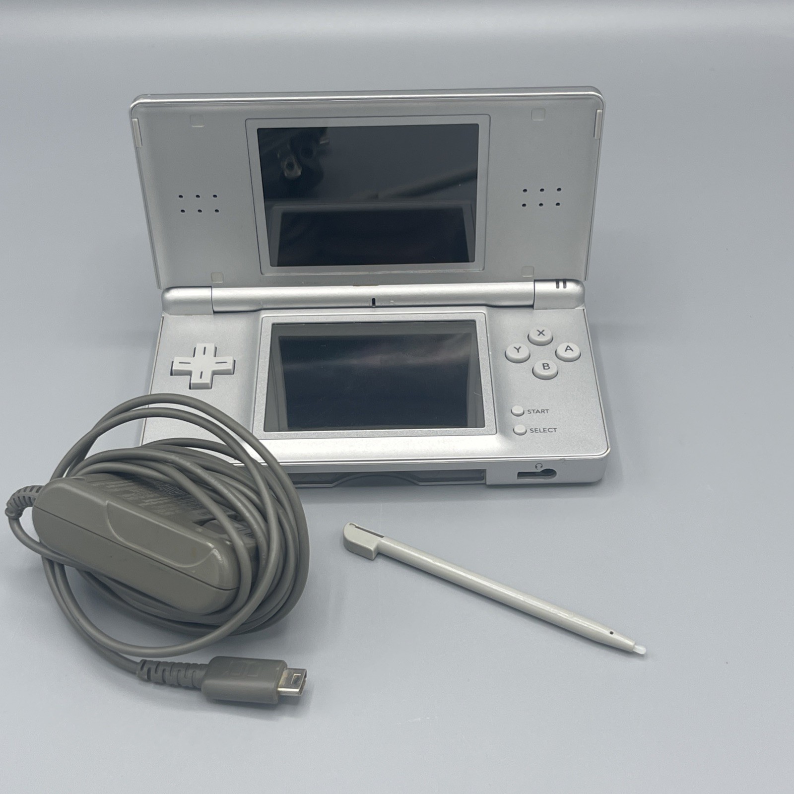 Nintendo DS Lite Silver Handheld Console Touch Screen Bundle W Games Charger