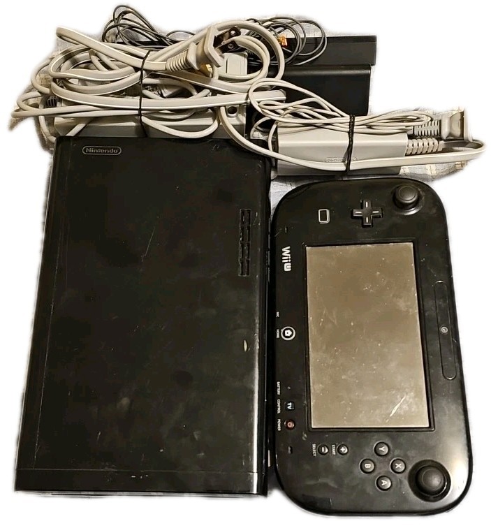 Nintendo Wii U Deluxe 32GB Console WUP-101(02) With Gamepad WUP-010(USA) Cables