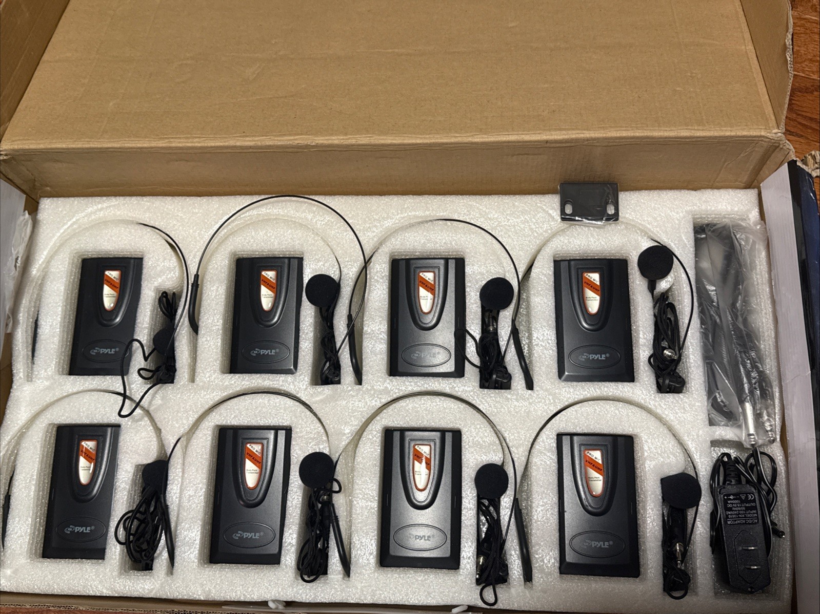 Pdwm8900 Rack mount 8 channel wireless microphone system with 8 lavalier/Read