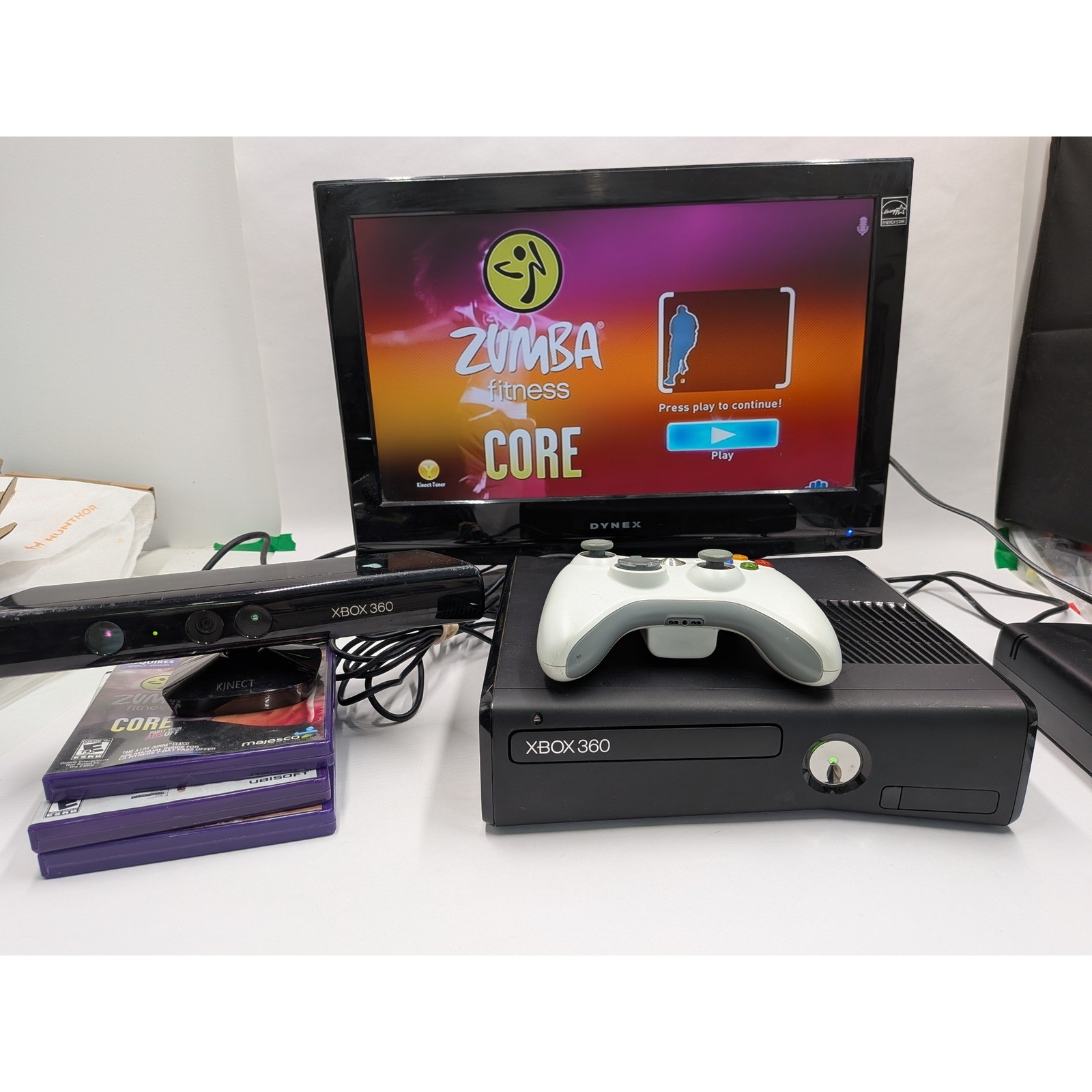 Microsoft Xbox 360 S Console Bundle Model 1439 Black Kinect 3 Games Controller