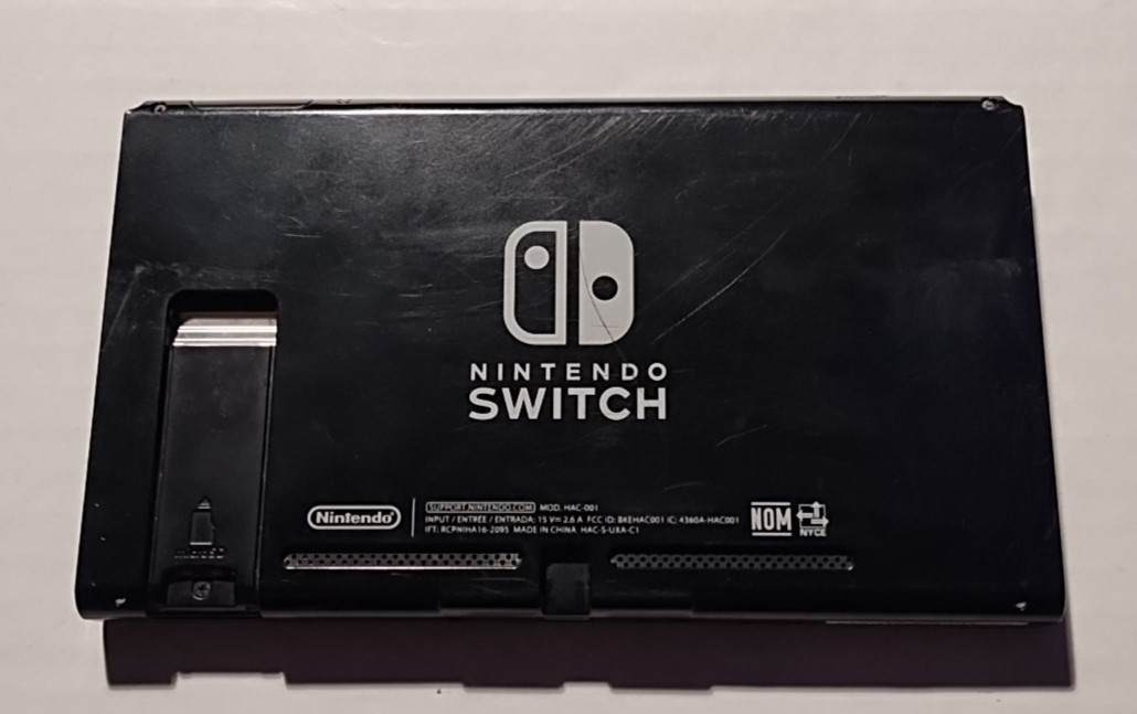NINTENDO SWITCH W/ JOYCONS SERIAL # XAW10092373791 W/ CHARGER