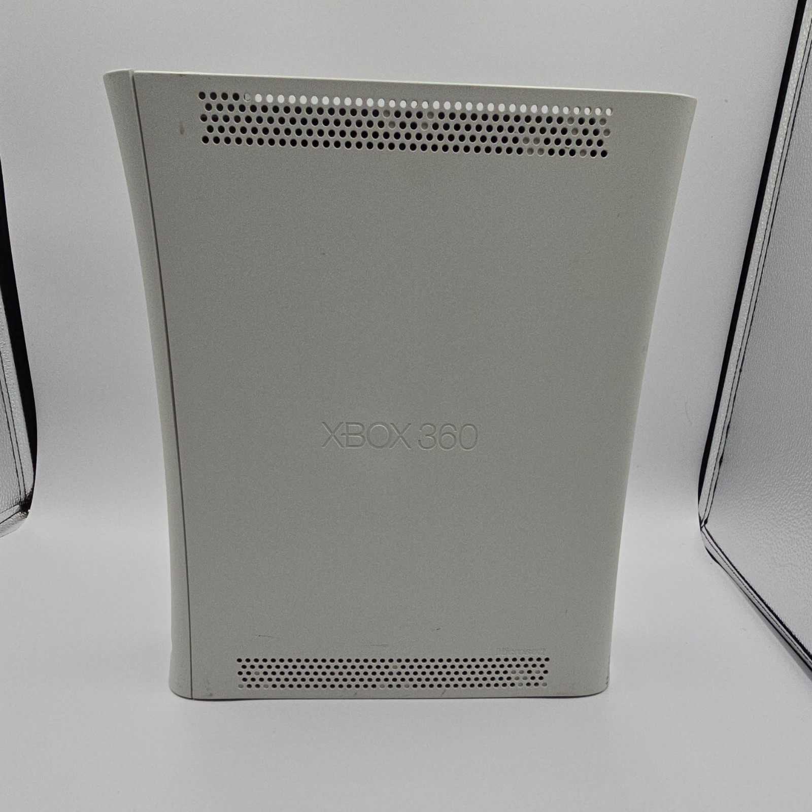 Microsoft Xbox 360 Console NXE White 512MB 1080p NTSC-U/C Dolby w/ AV Cables