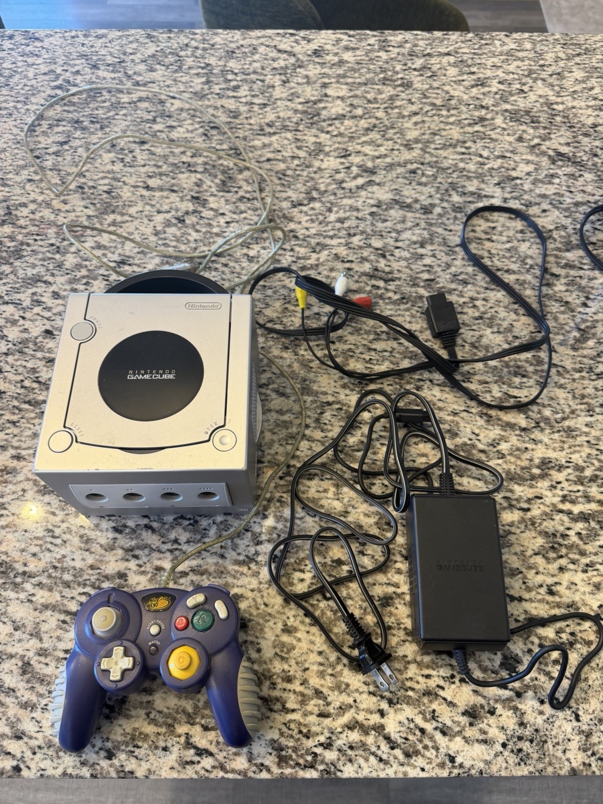 Nintendo DOL-101 GameCube Console for Parts/Repair Does Not Read Discs