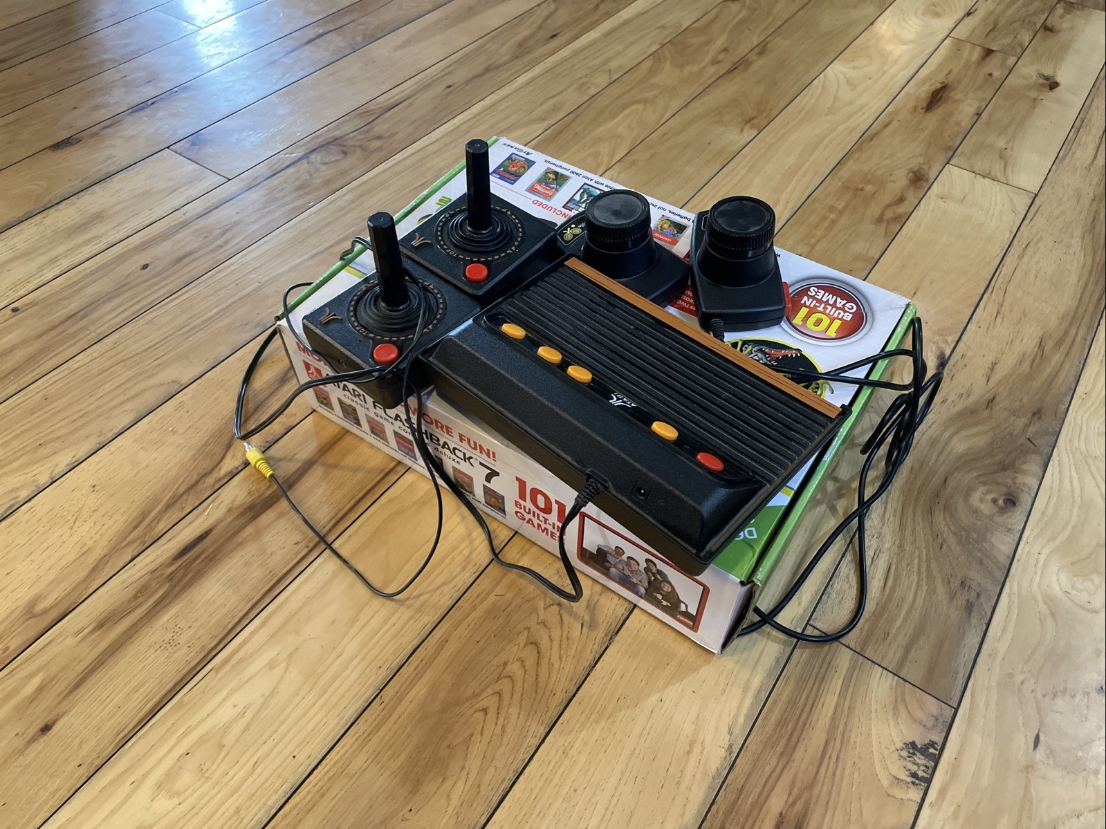 Atari Flashback 7 Classic Game Console Deluxe 101 Built-In Games