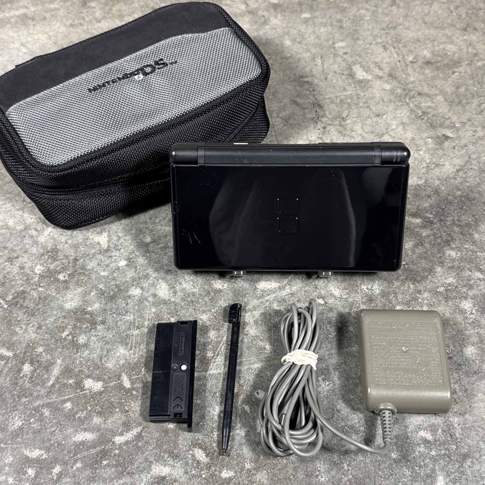 Nintendo DS Lite Handheld Console (USG-001) Black w/ OEM Charger Stylus & Case