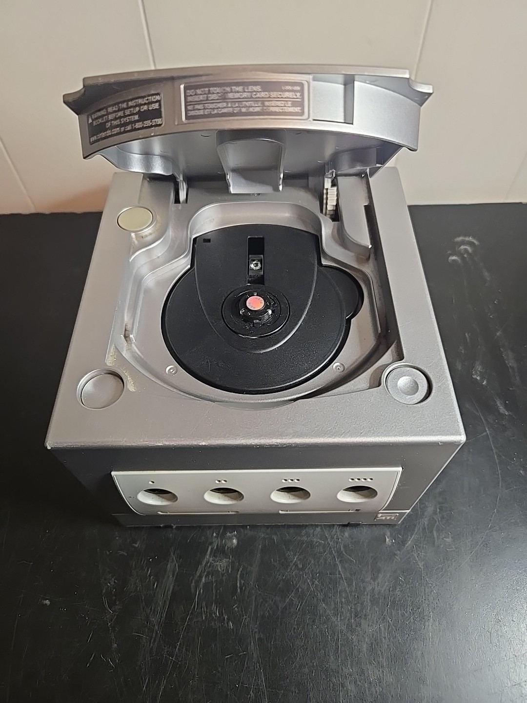 Nintendo GameCube Console + Controller + Accessory NTSC-U/C (US/Canada) DOL-001