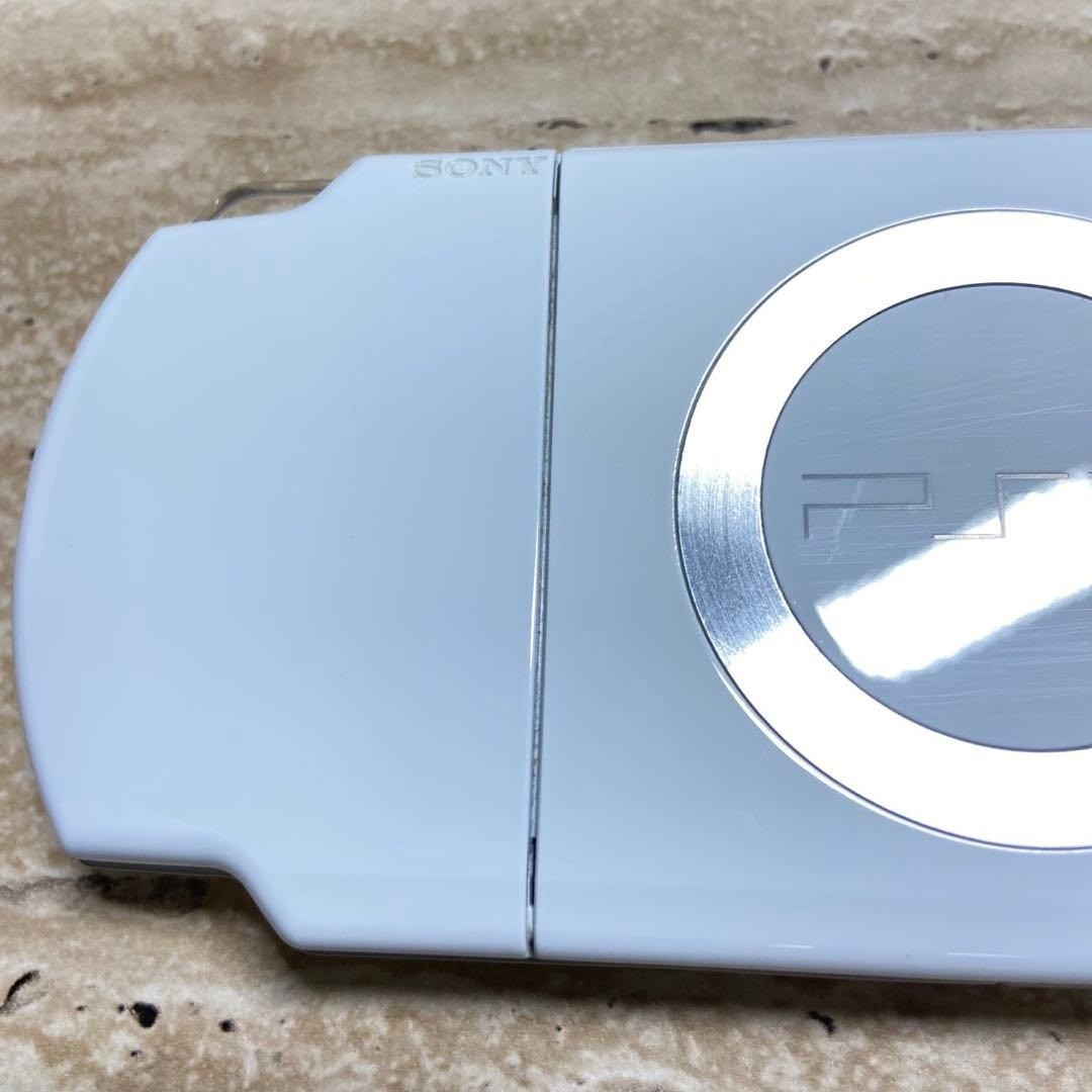 Sony PSP 2000 Ceramic White Almost Unused Complete in Box 6760