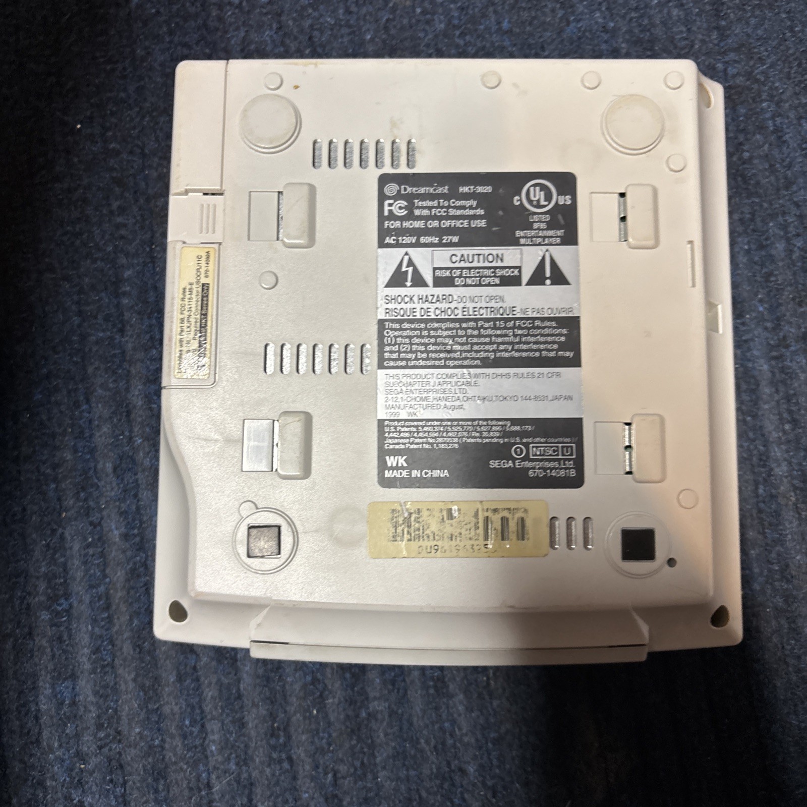 Saga Dreamcast Console Two Controllers, Game, Power And AV Cable HKT-3020 TESTED