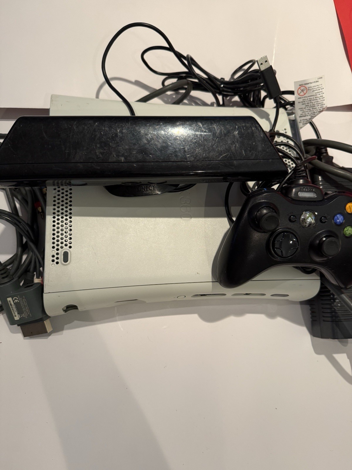 Microsoft Xbox 360 Console Bundle Kinect Sensor 1414 Wired Controller