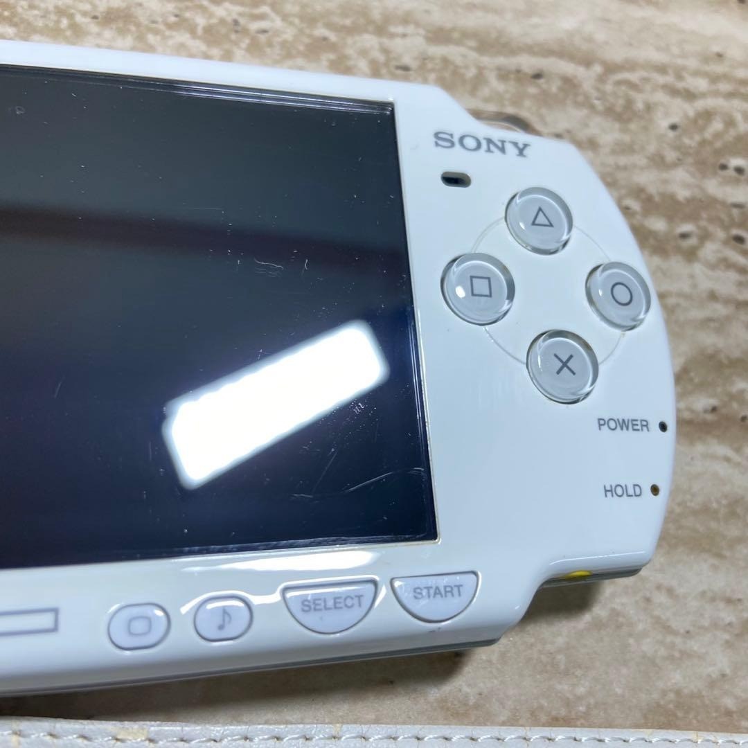 Sony PSP 2000 Ceramic White Almost Unused Complete in Box 6760