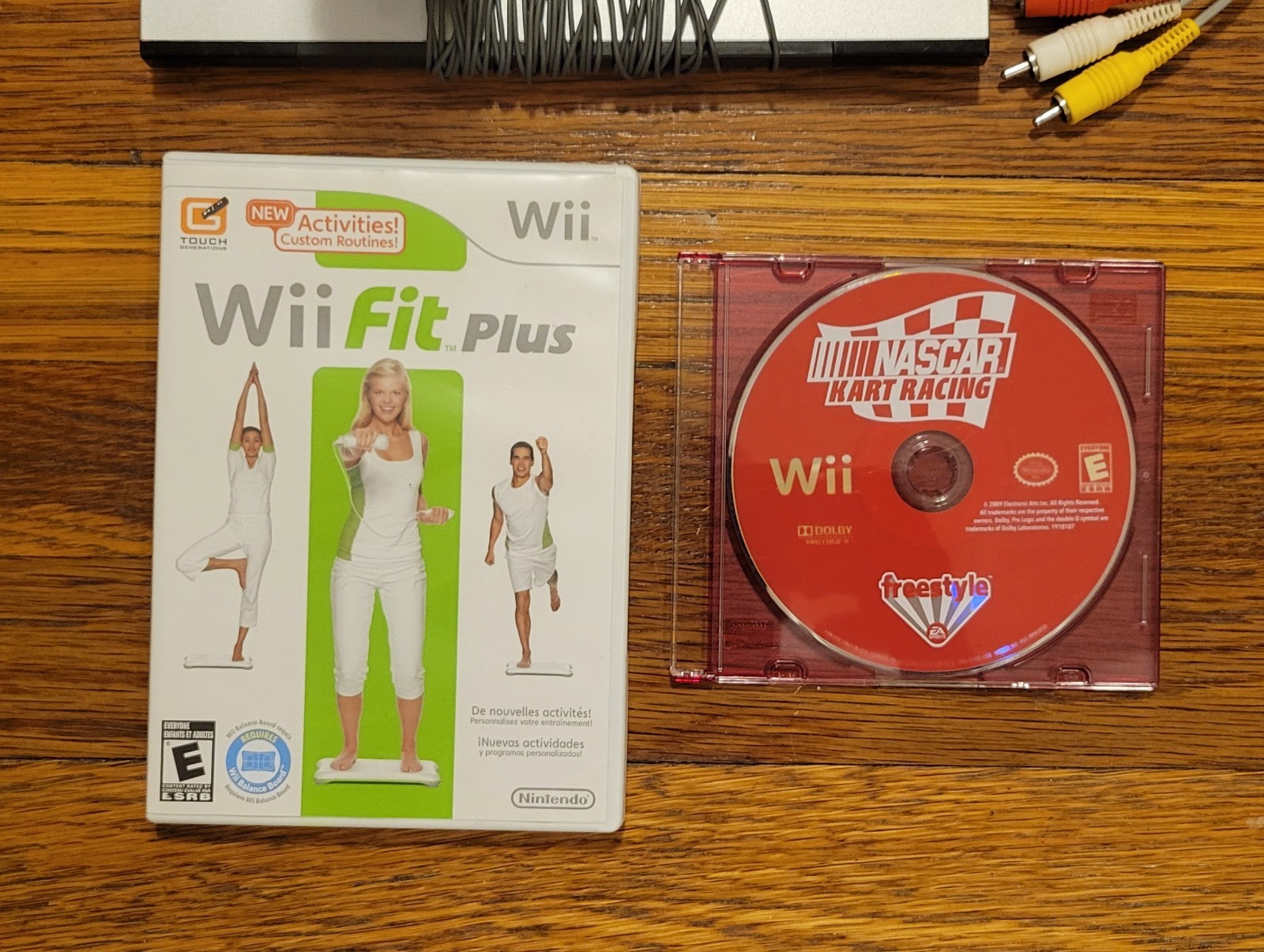 Nintendo Wii Black Console RVL-101 Bundle Cords & Sensor Bar + 2 Games TESTED