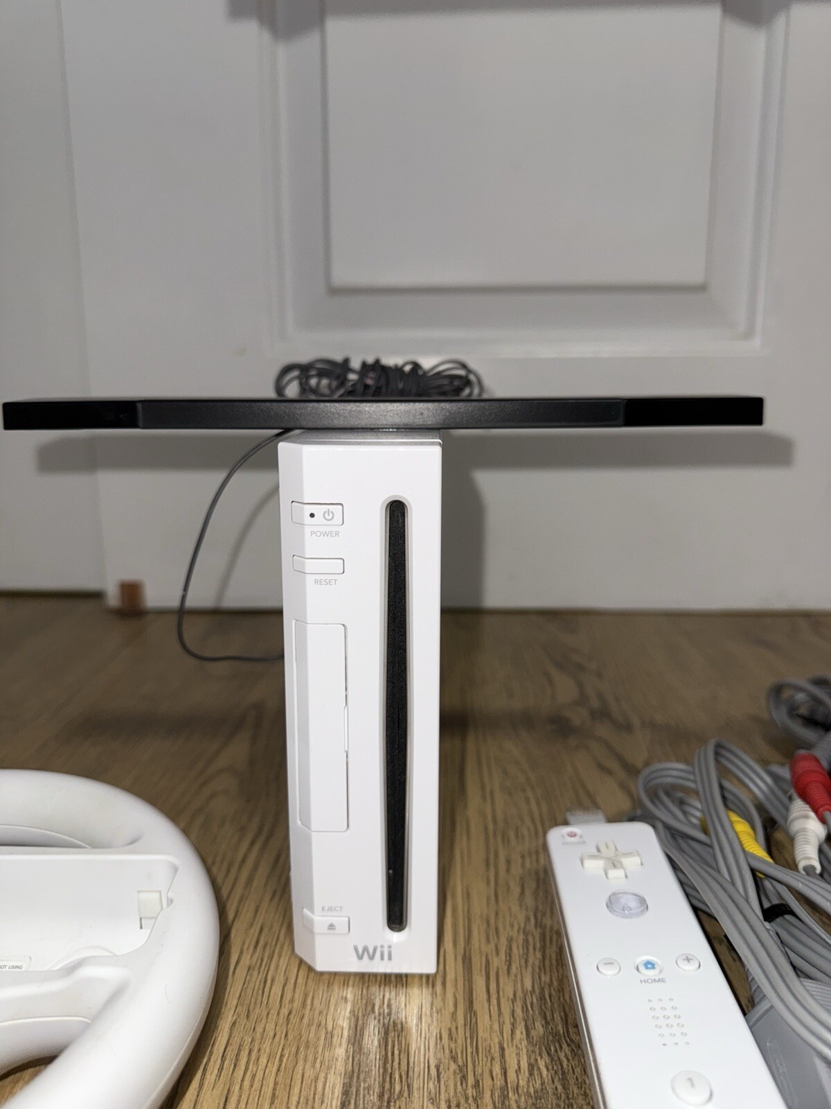 Nintendo Wii White Console Gamecube Compatible RVL-001 W/ Power, AV, Sensor Bar