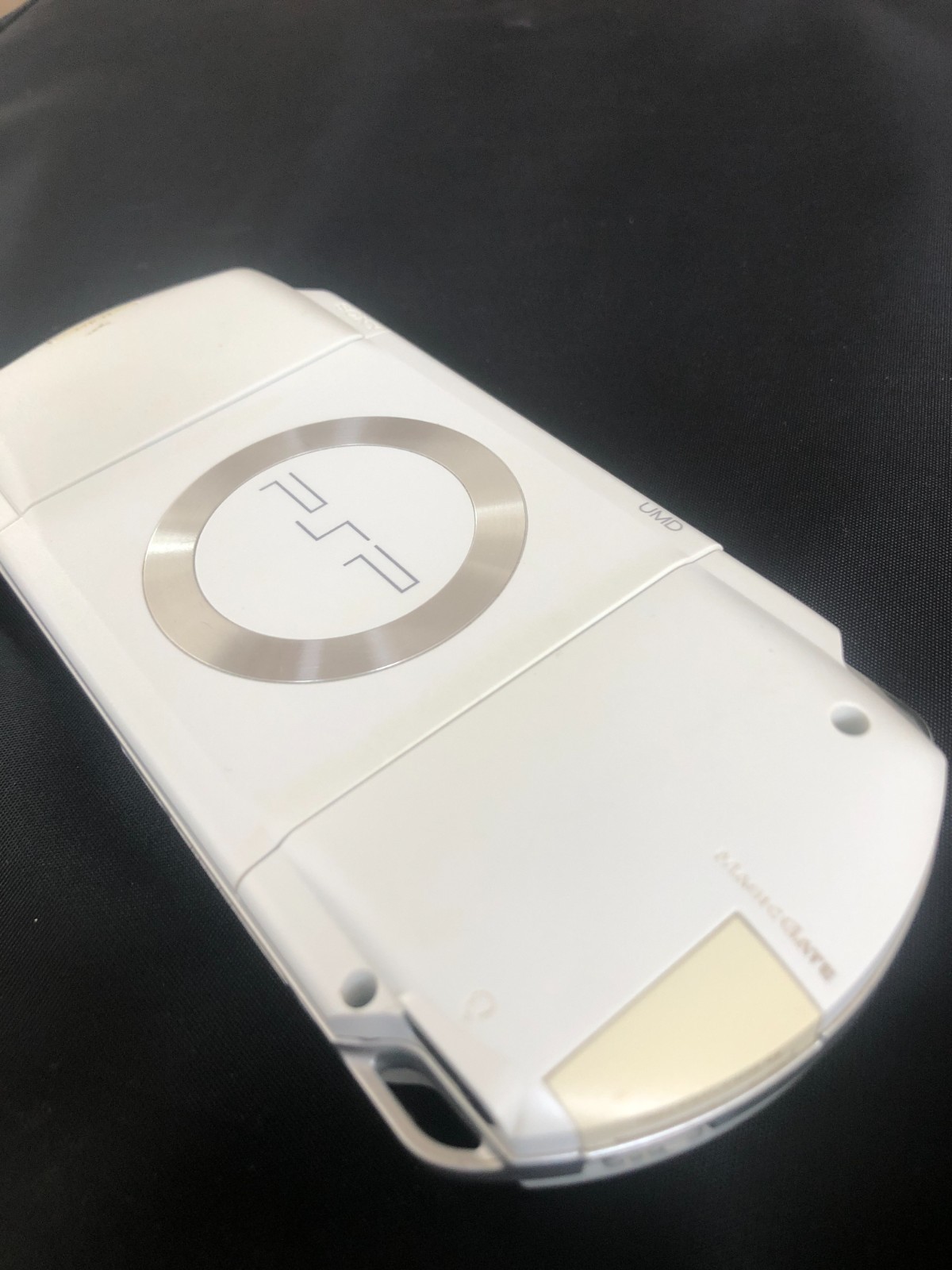 Sony PSP-1000 White Handheld Console　Tested Working / 1GB Memory + AC Charger